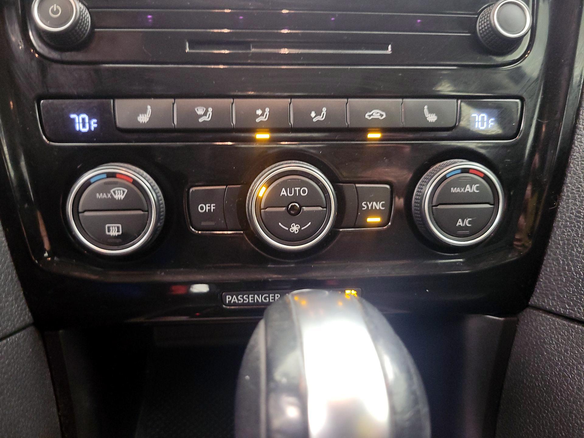 Thumbnail: 2020 Volkswagen Passat - 16