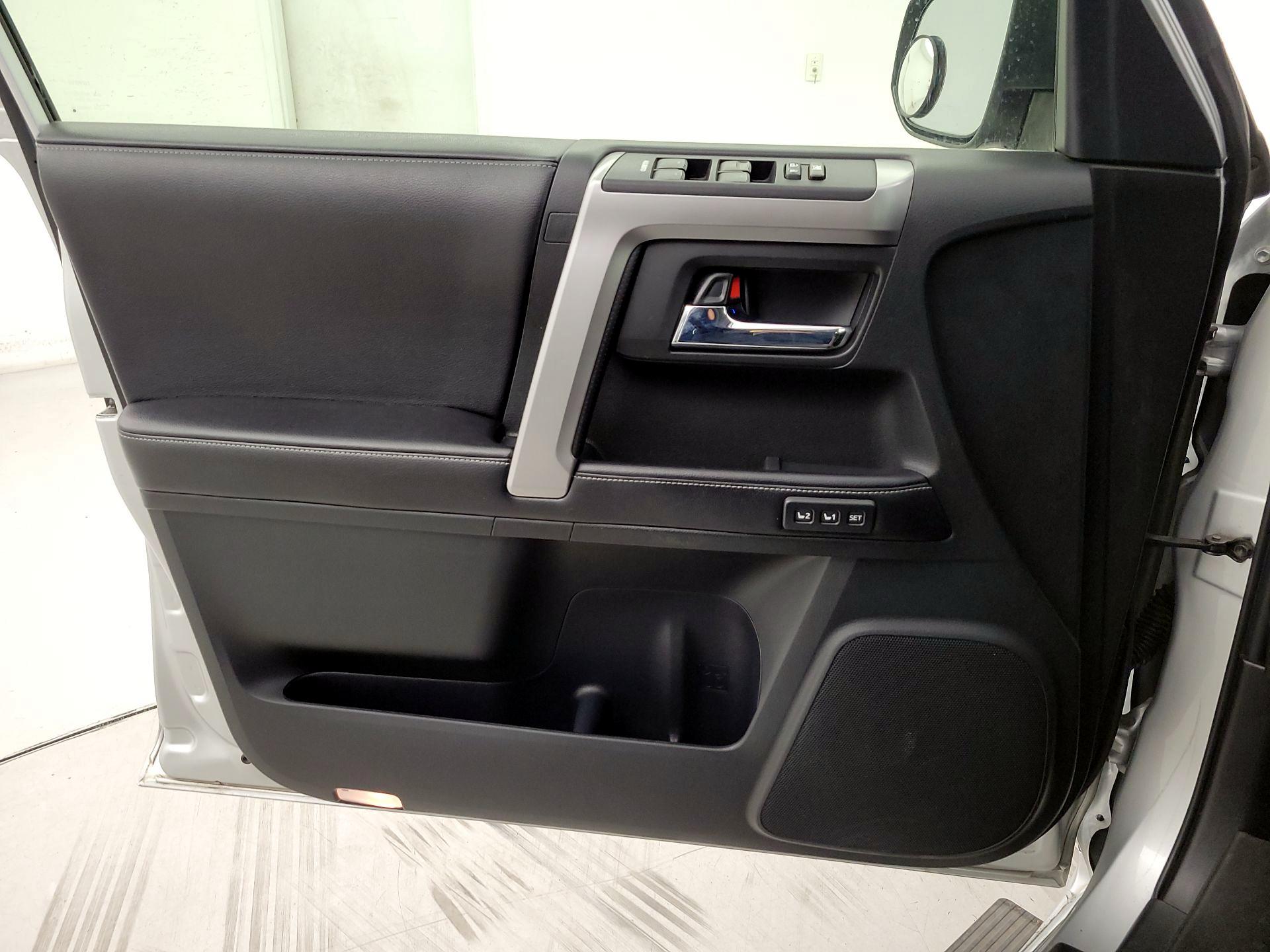 Thumbnail: 2016 Toyota 4Runner - 12