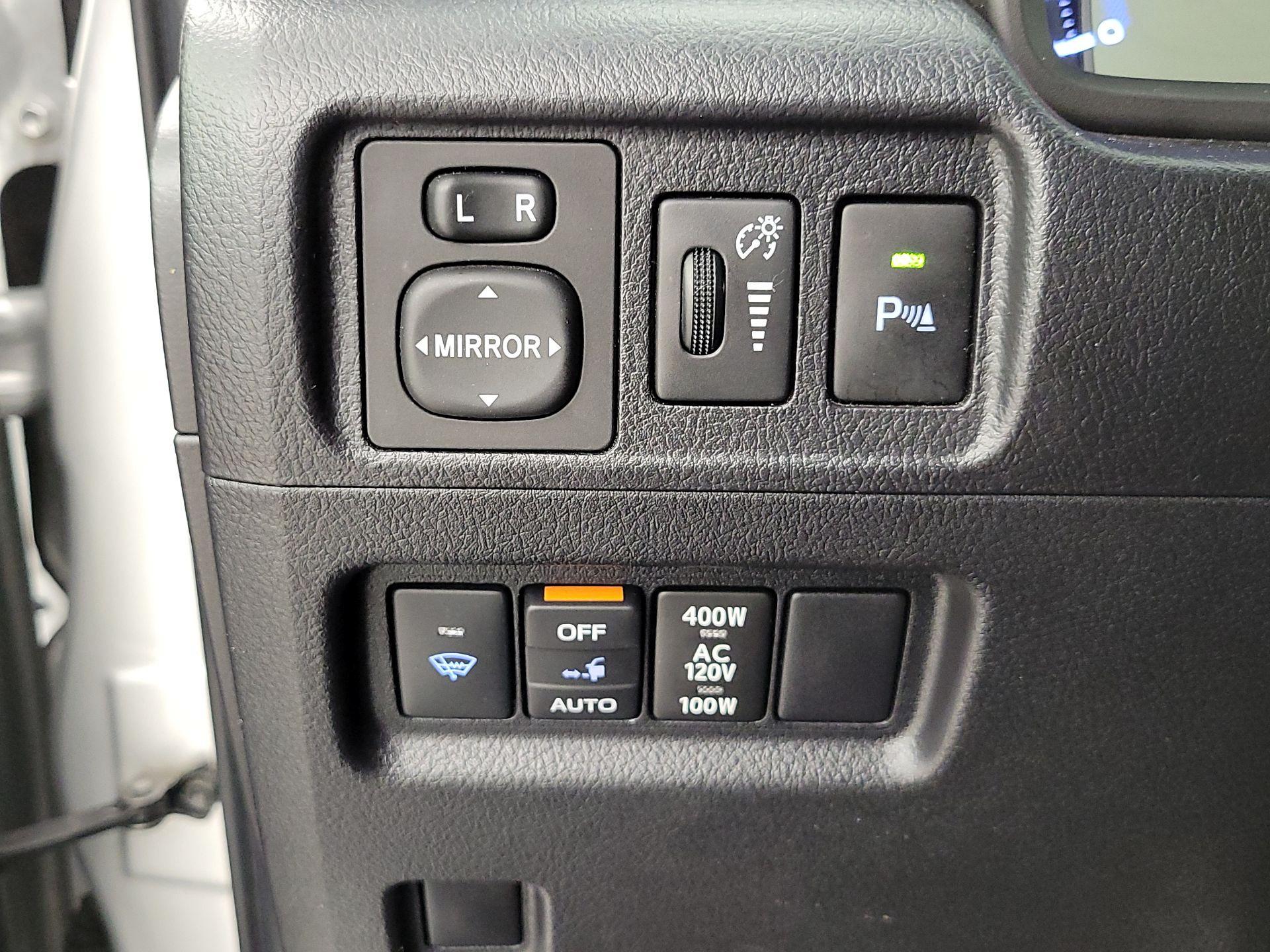 Thumbnail: 2016 Toyota 4Runner - 13