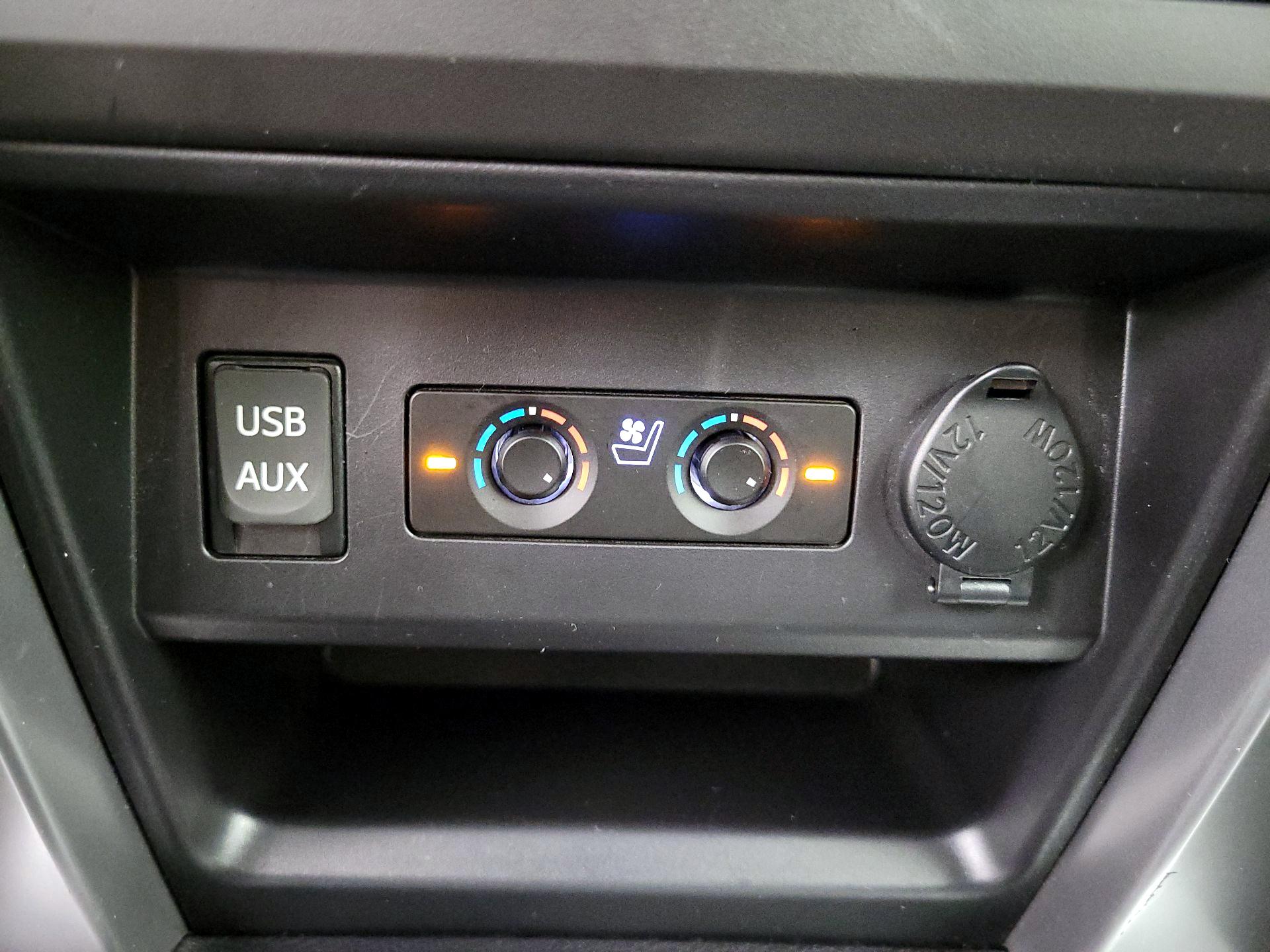 Thumbnail: 2016 Toyota 4Runner - 18