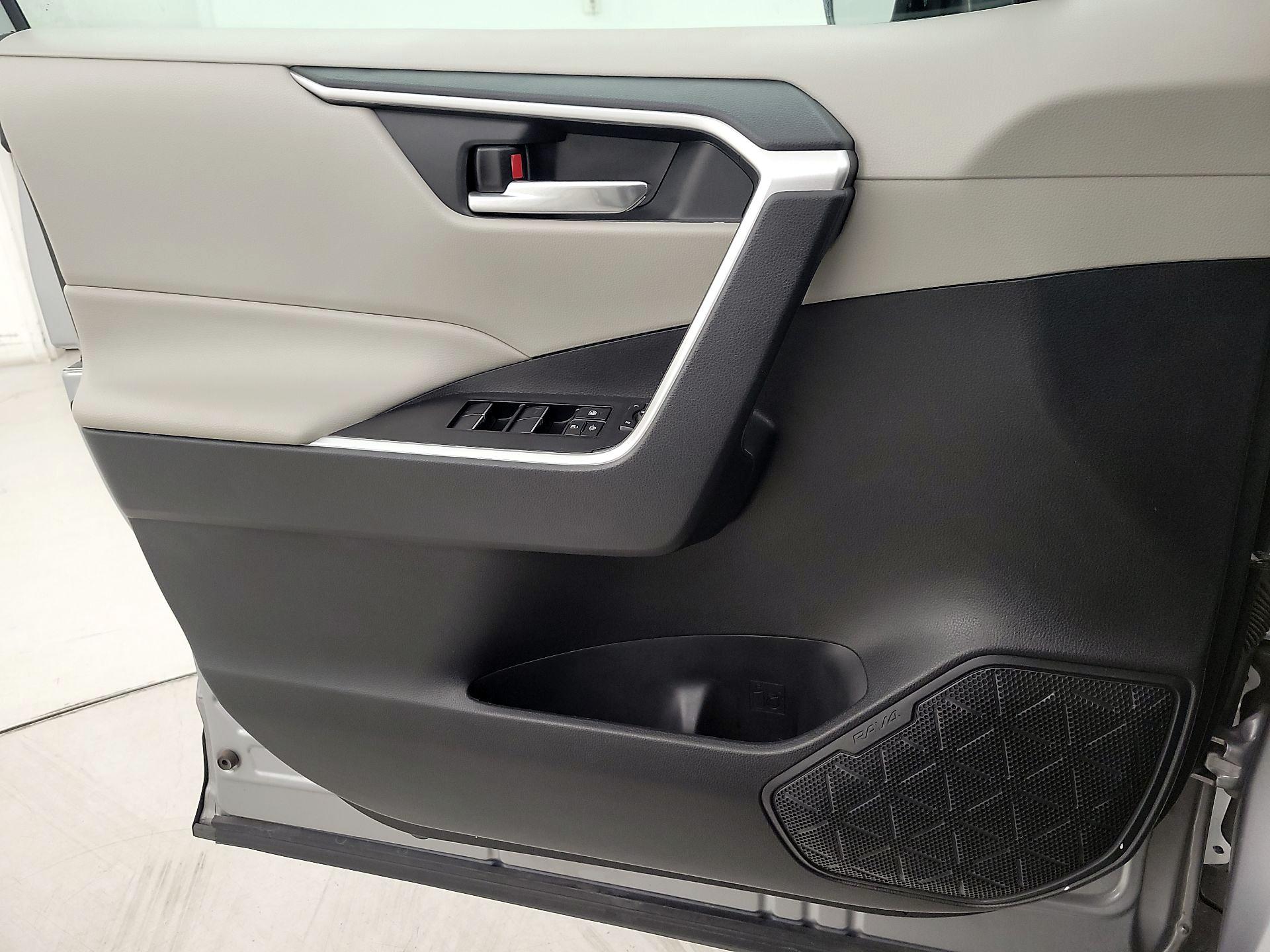 Thumbnail: 2021 Toyota RAV4 - 12