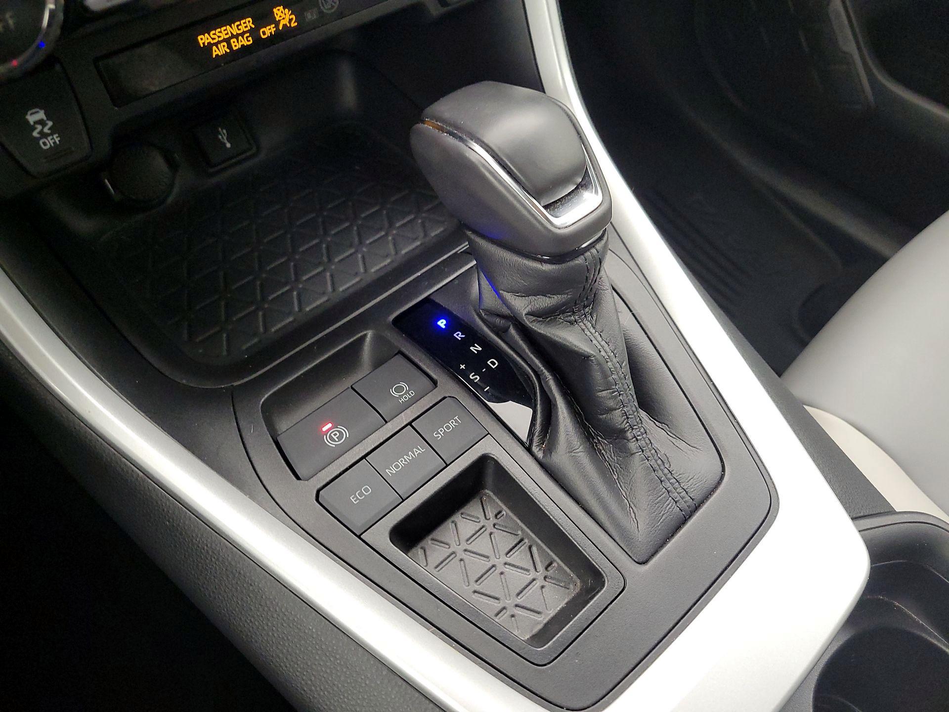 Thumbnail: 2021 Toyota RAV4 - 15