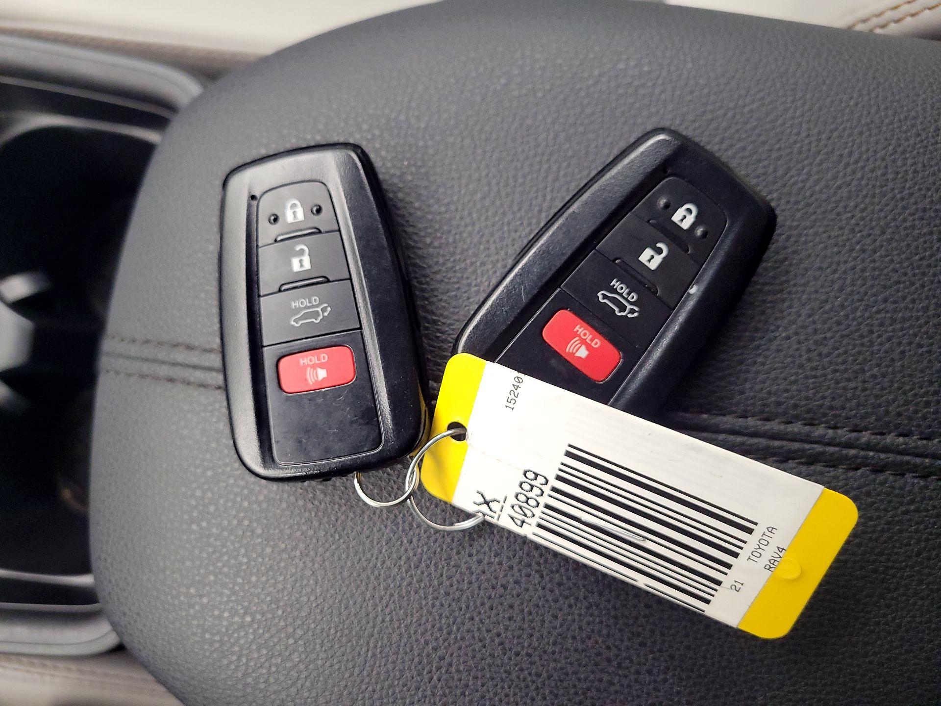 Thumbnail: 2021 Toyota RAV4 - 18