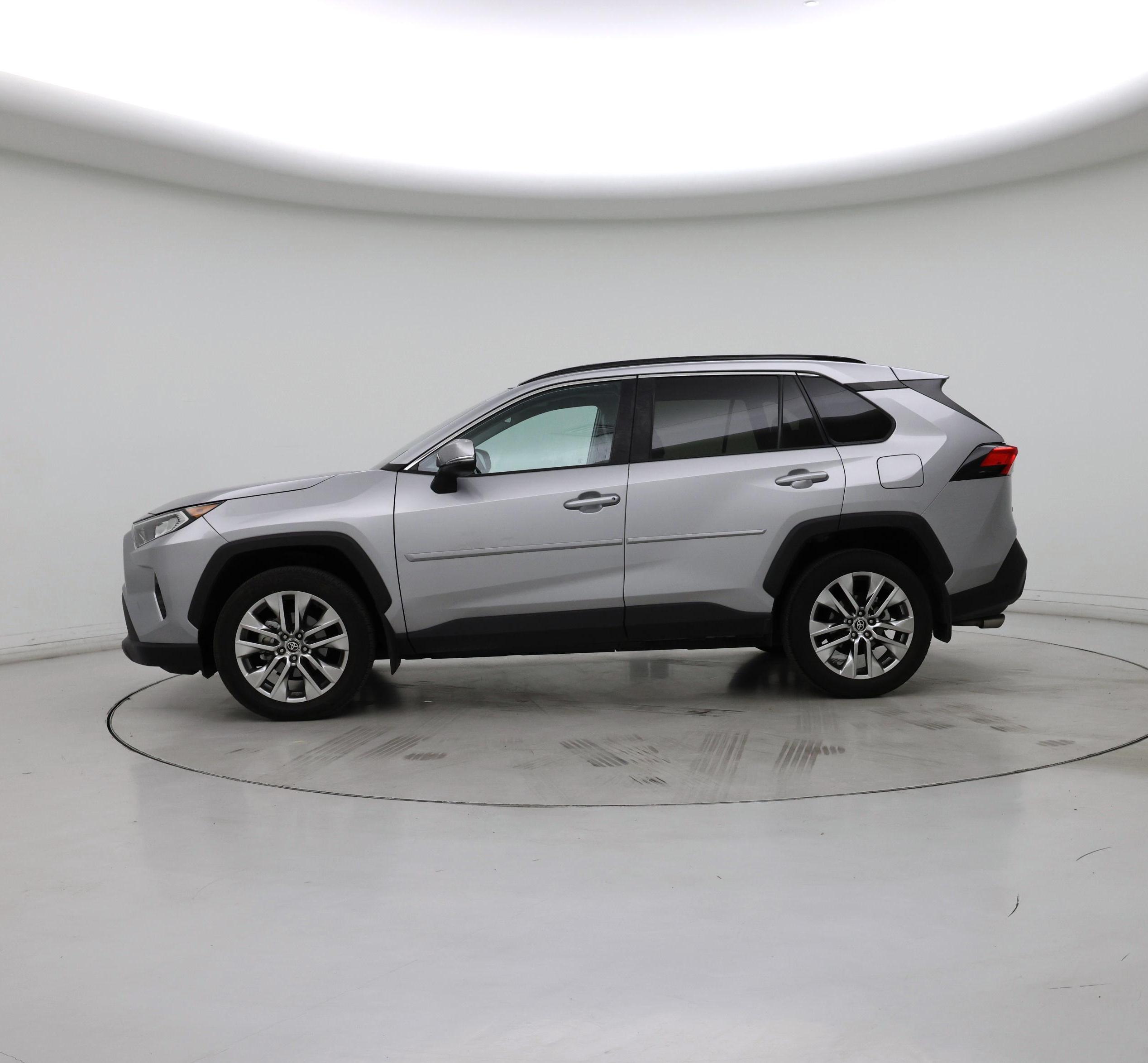 Thumbnail: 2021 Toyota RAV4 - 3