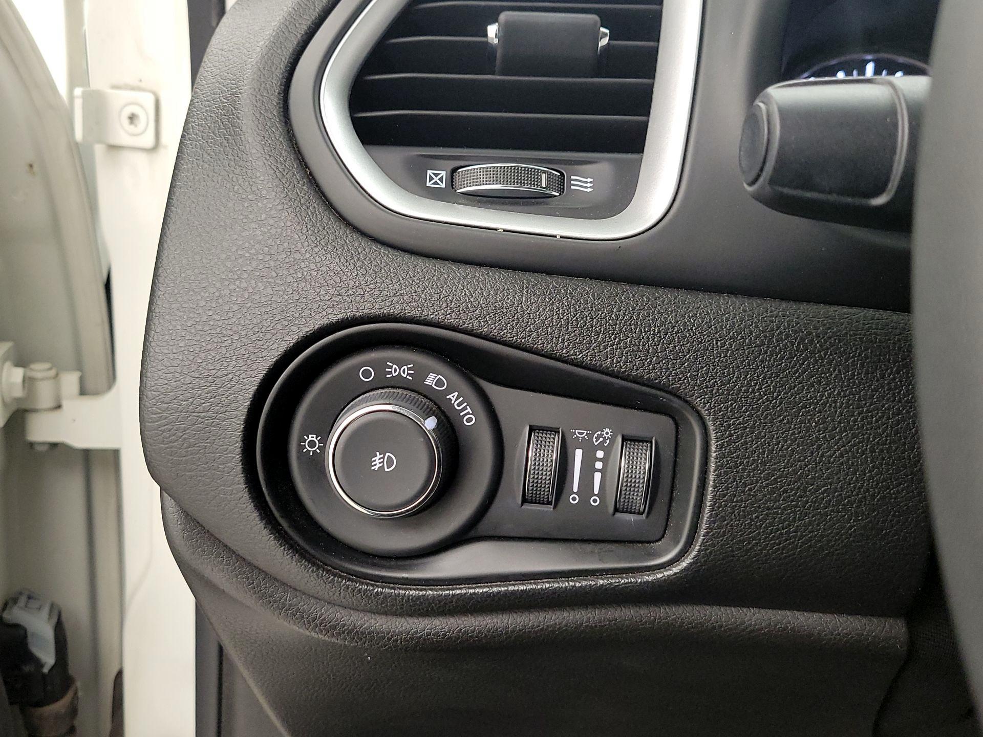 Thumbnail: 2018 Jeep Renegade - 13