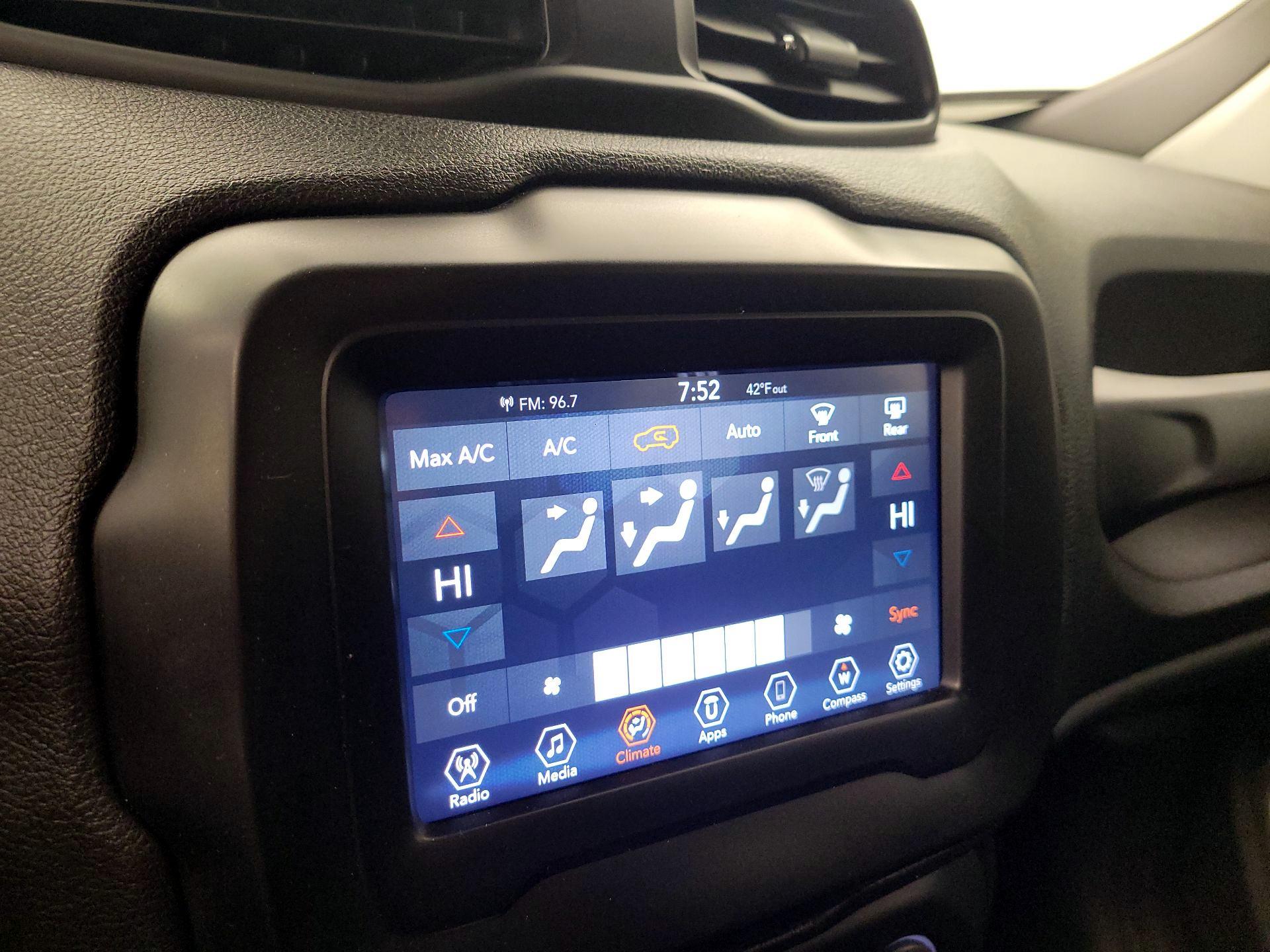 Thumbnail: 2018 Jeep Renegade - 15