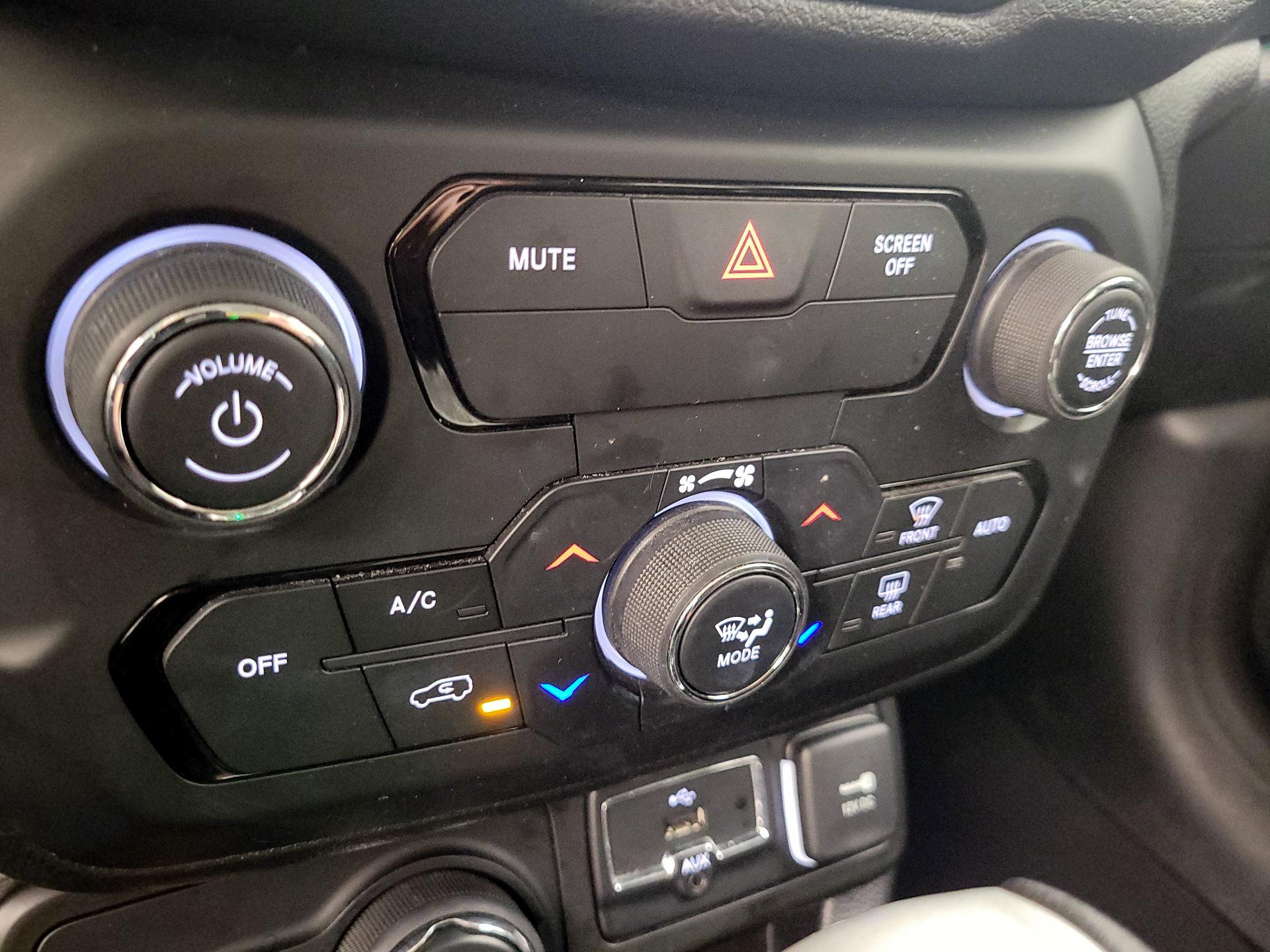 Thumbnail: 2018 Jeep Renegade - 16