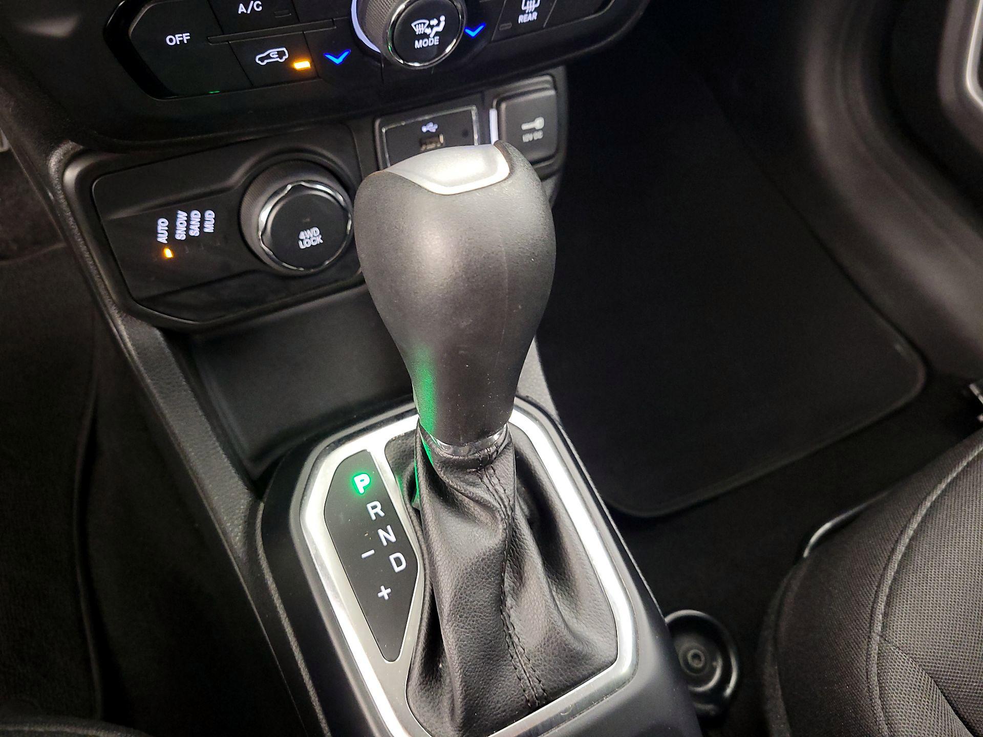 Thumbnail: 2018 Jeep Renegade - 17