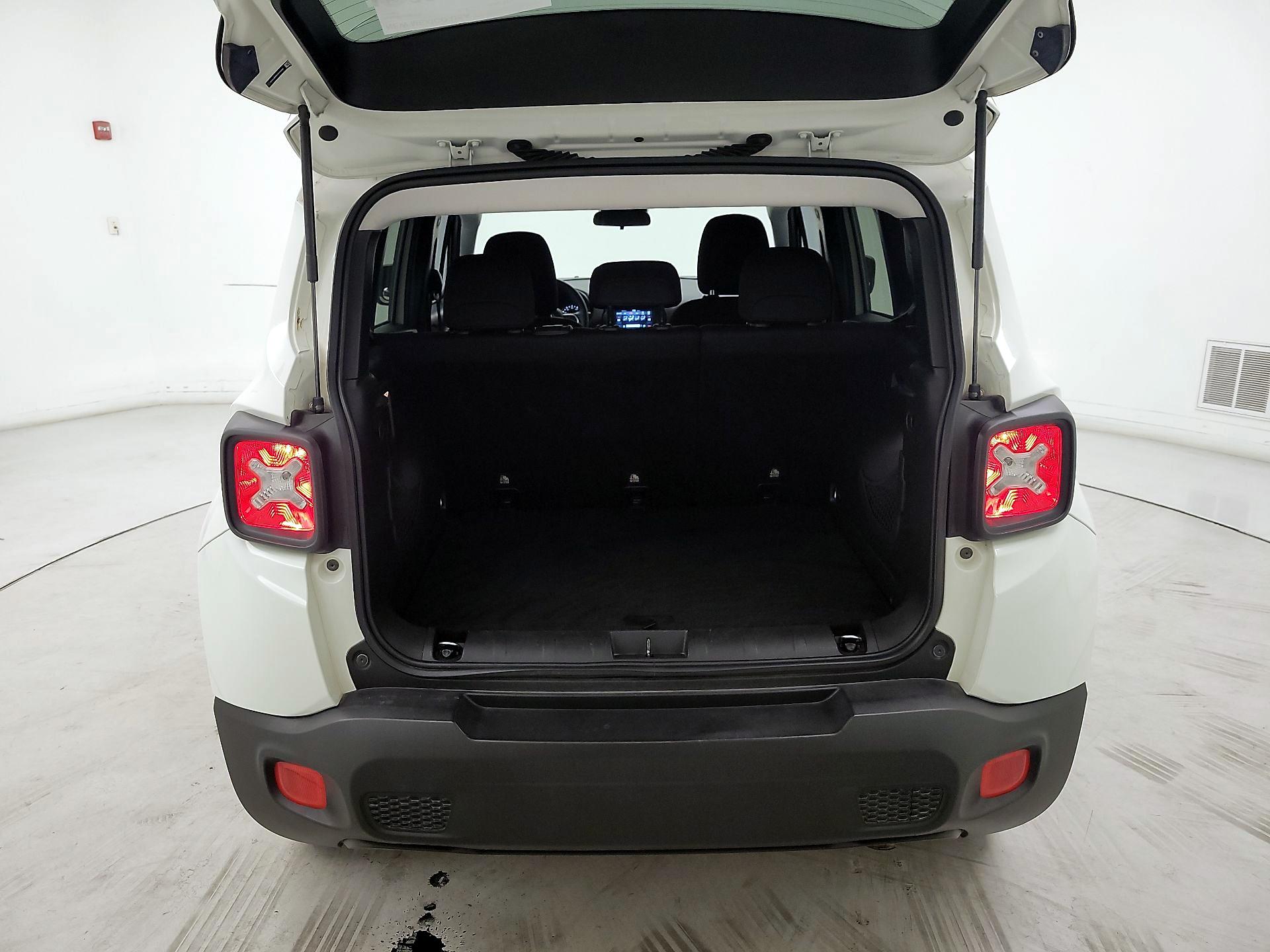 Thumbnail: 2018 Jeep Renegade - 20