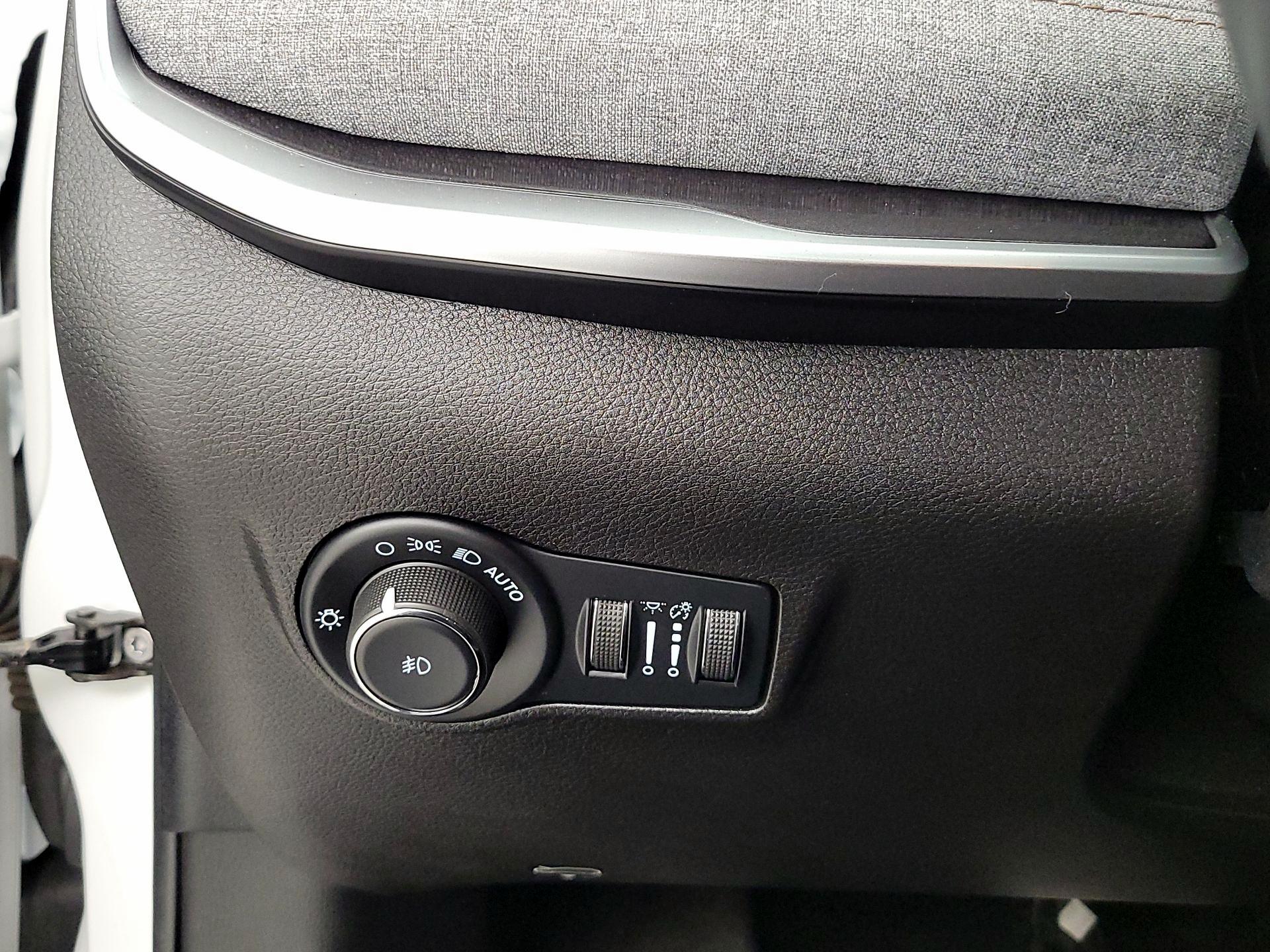 Thumbnail: 2022 Jeep Compass - 13