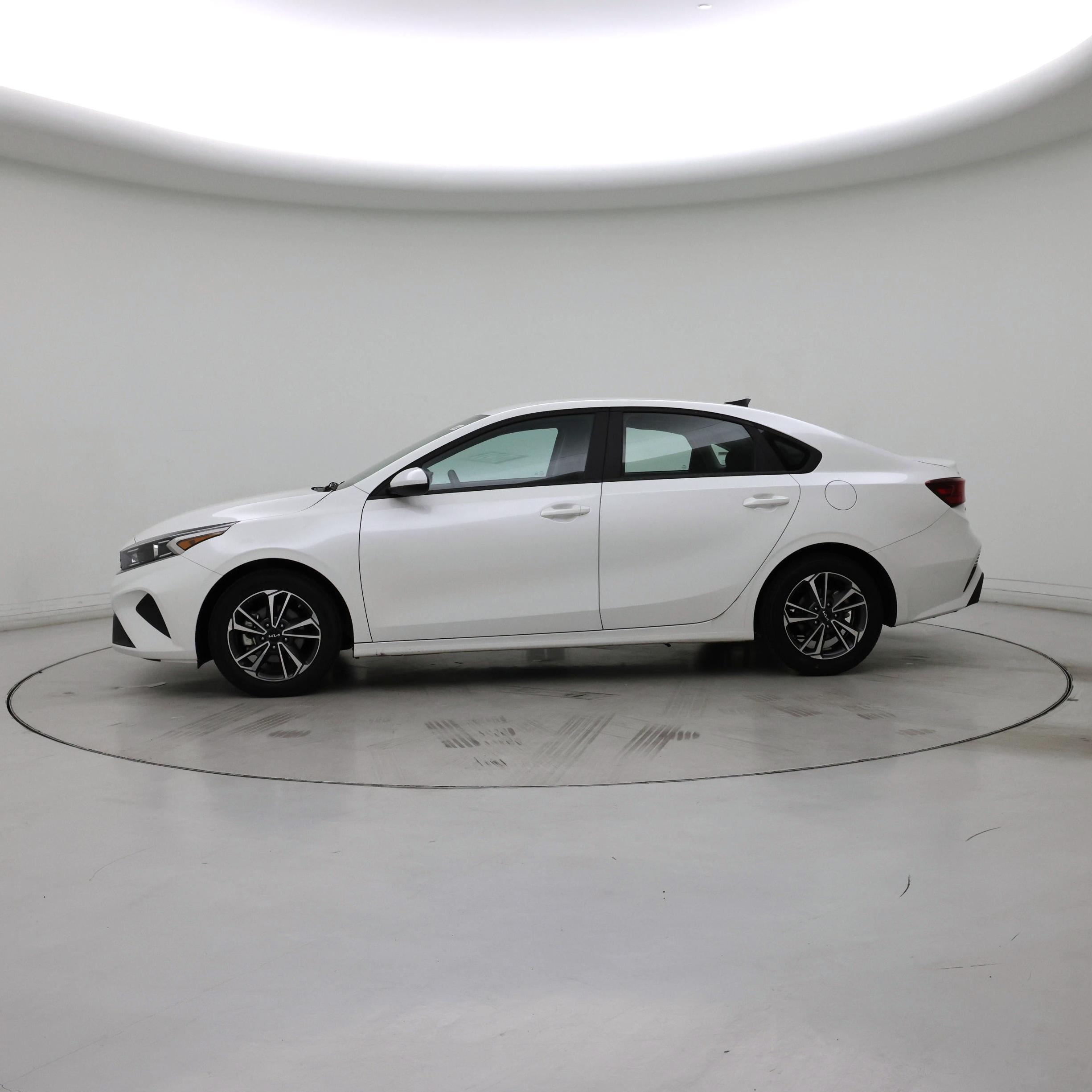 Thumbnail: 2024 Kia Forte - 3