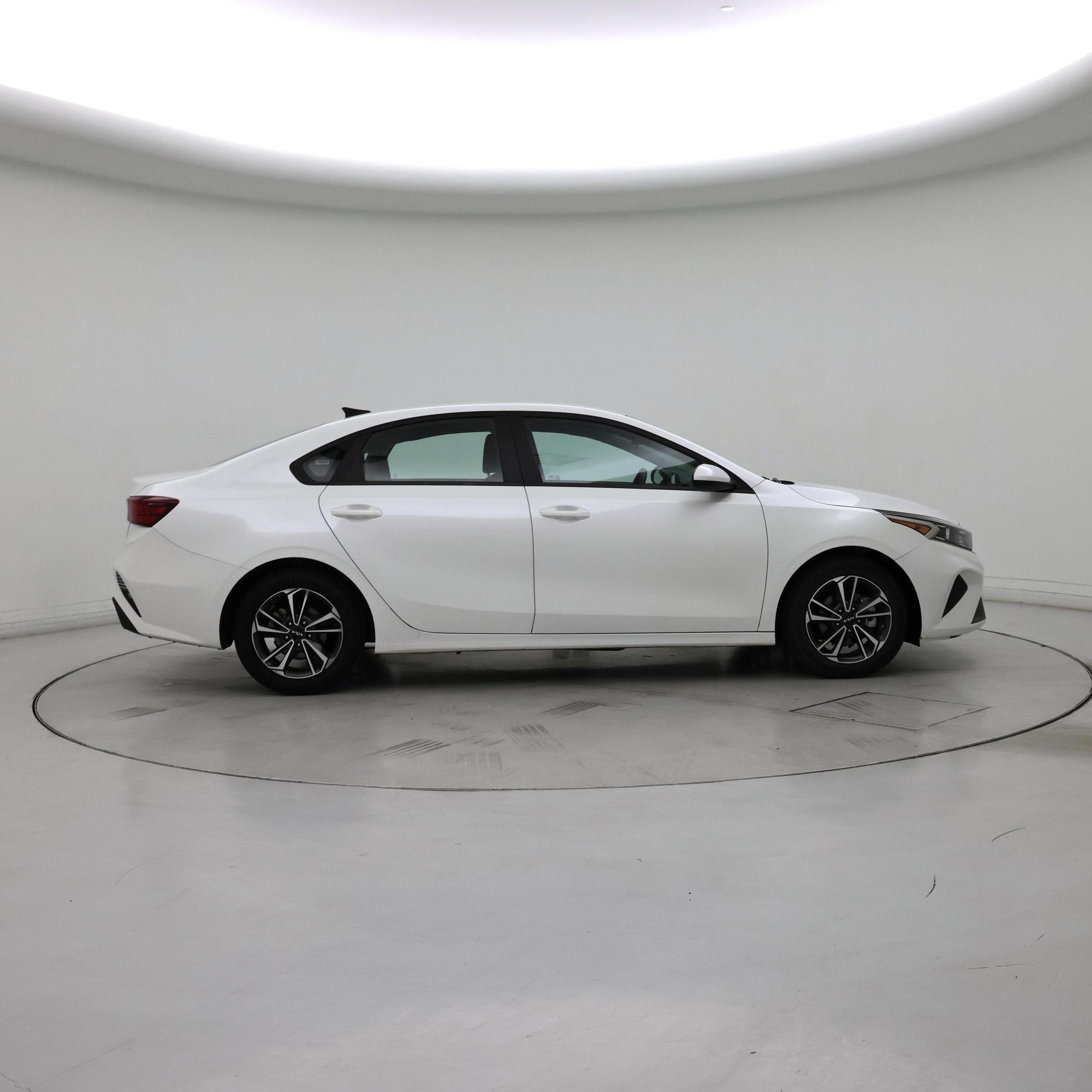 Thumbnail: 2024 Kia Forte - 7