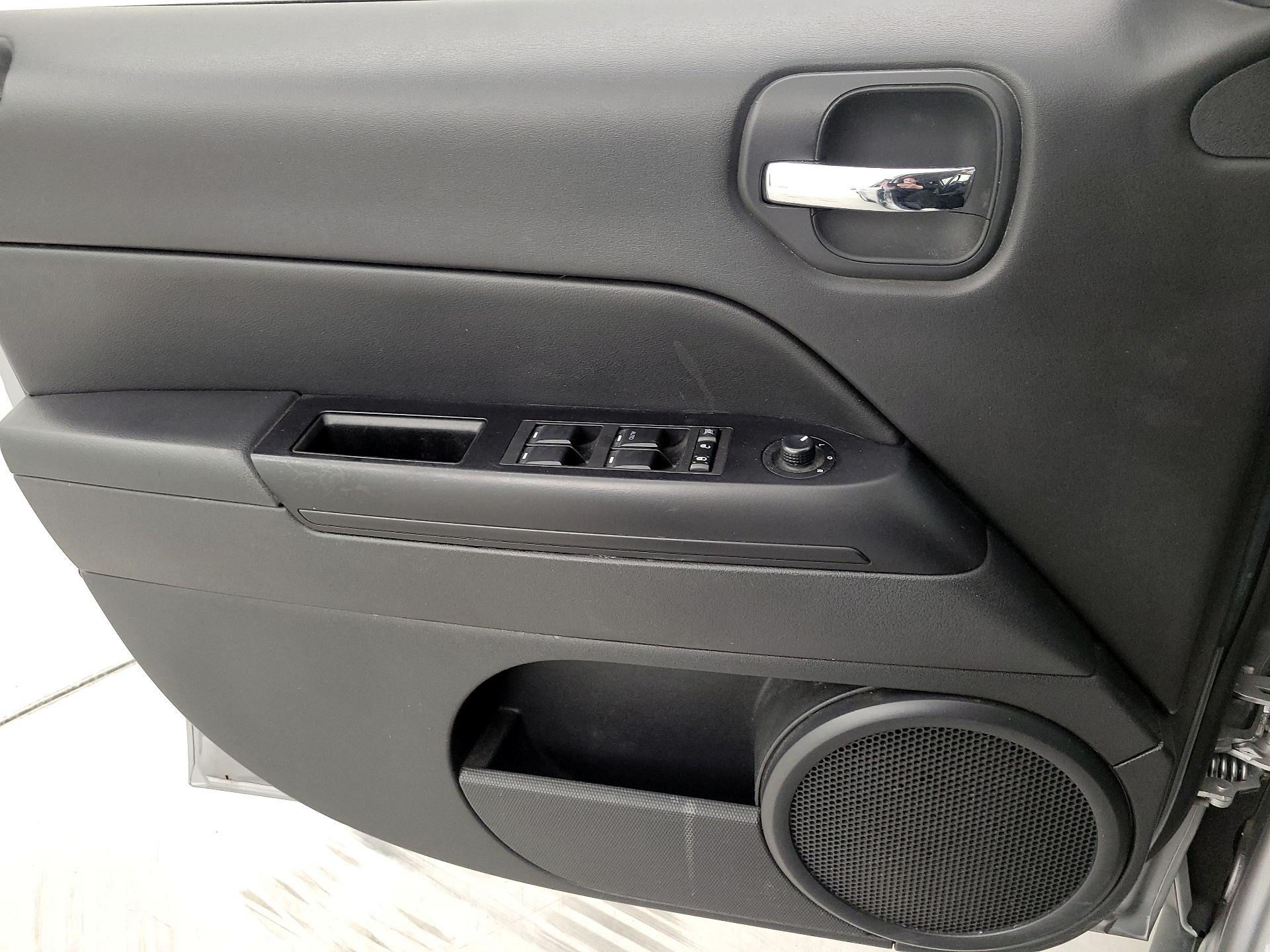 Thumbnail: 2017 Jeep Patriot - 12