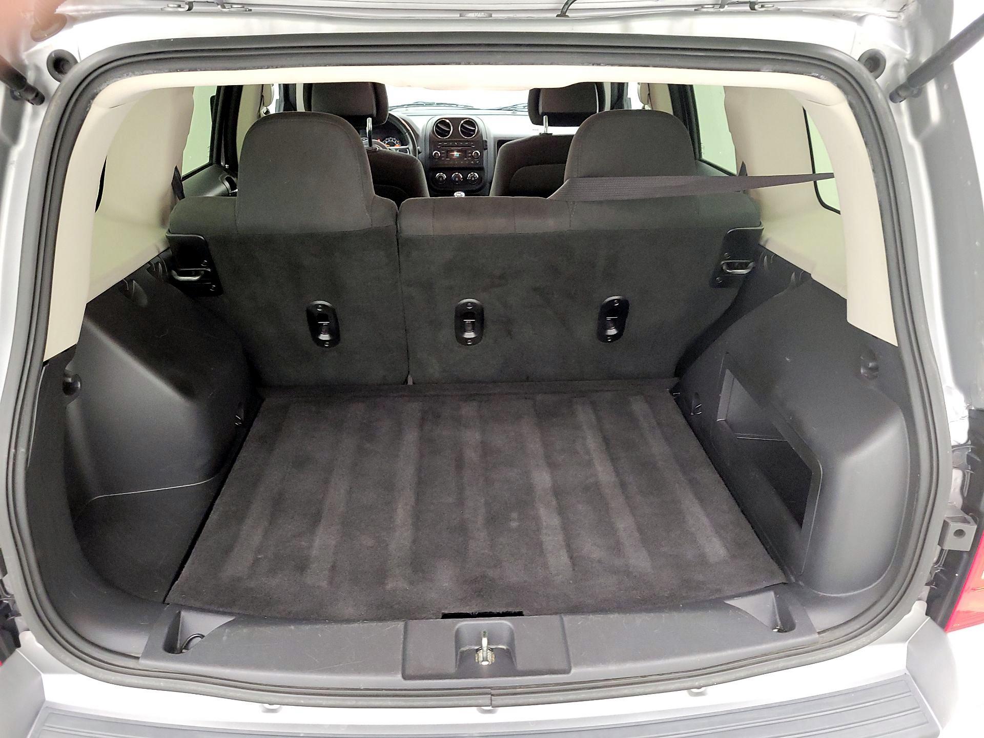 Thumbnail: 2017 Jeep Patriot - 16