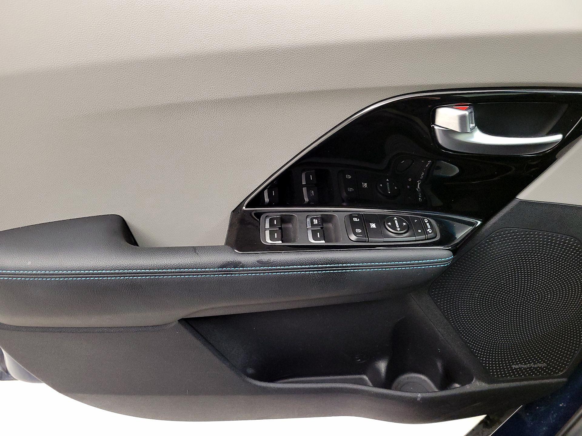 Thumbnail: 2022 Kia Niro - 12