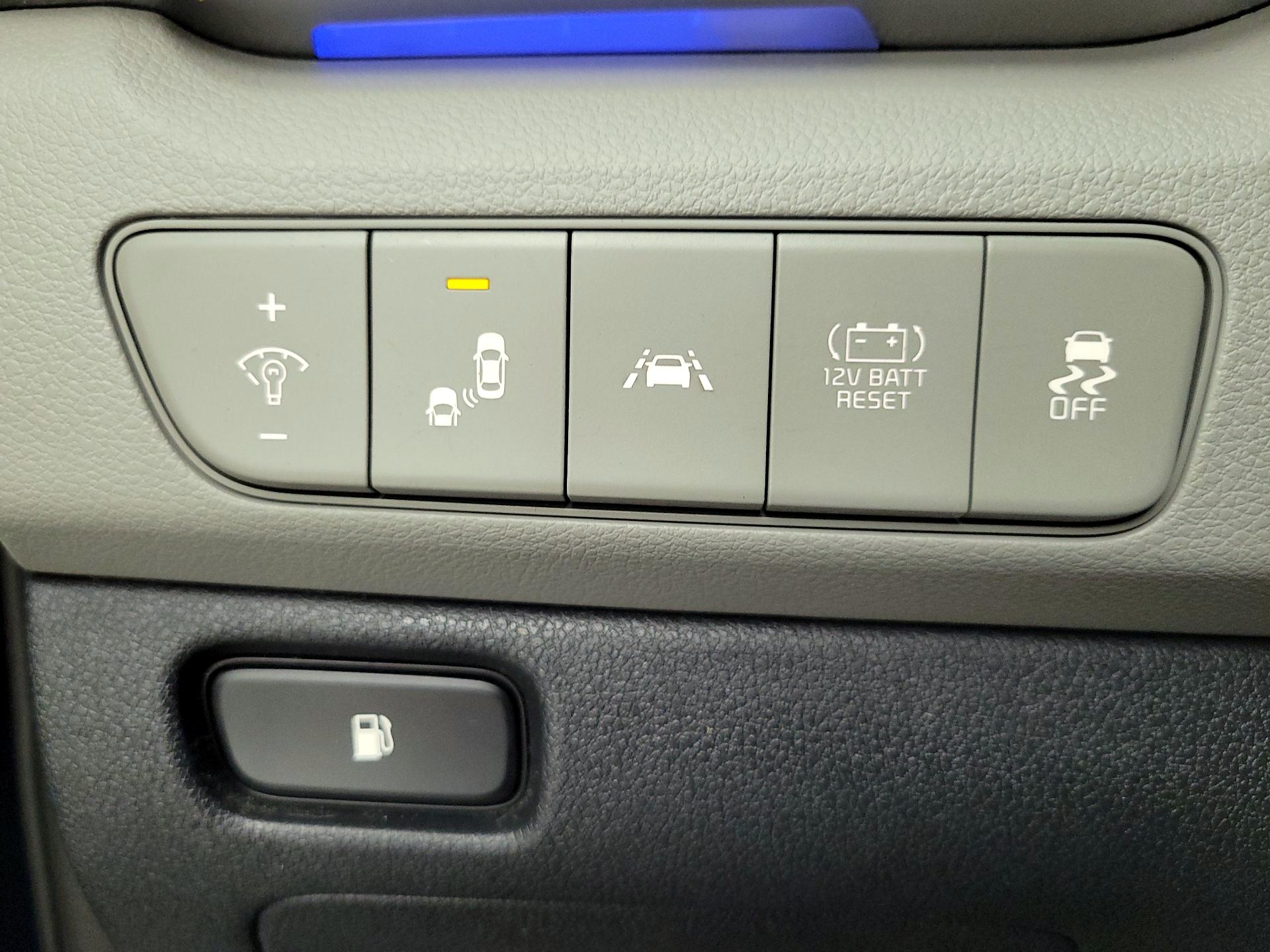 Thumbnail: 2022 Kia Niro - 13