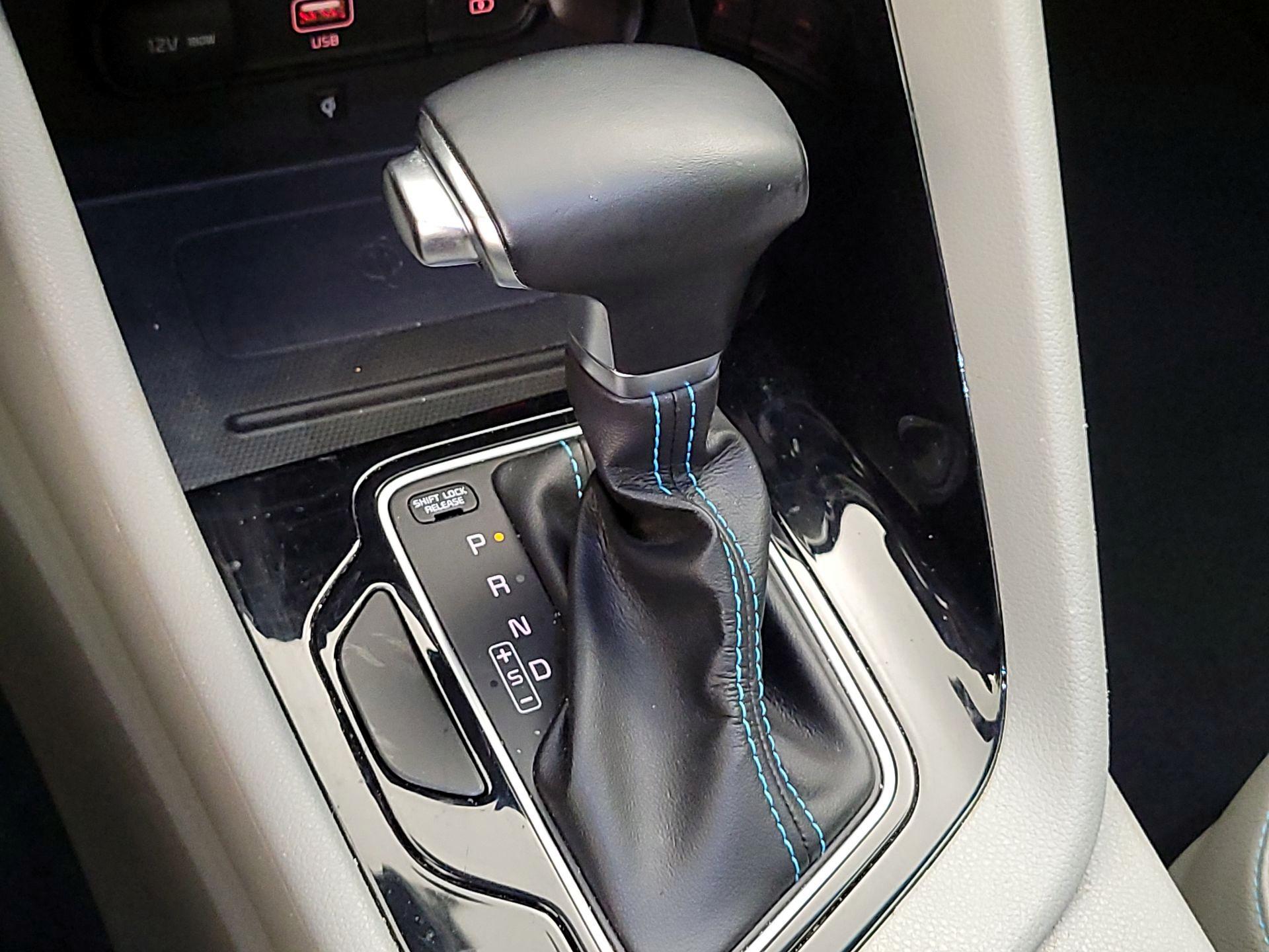 Thumbnail: 2022 Kia Niro - 16