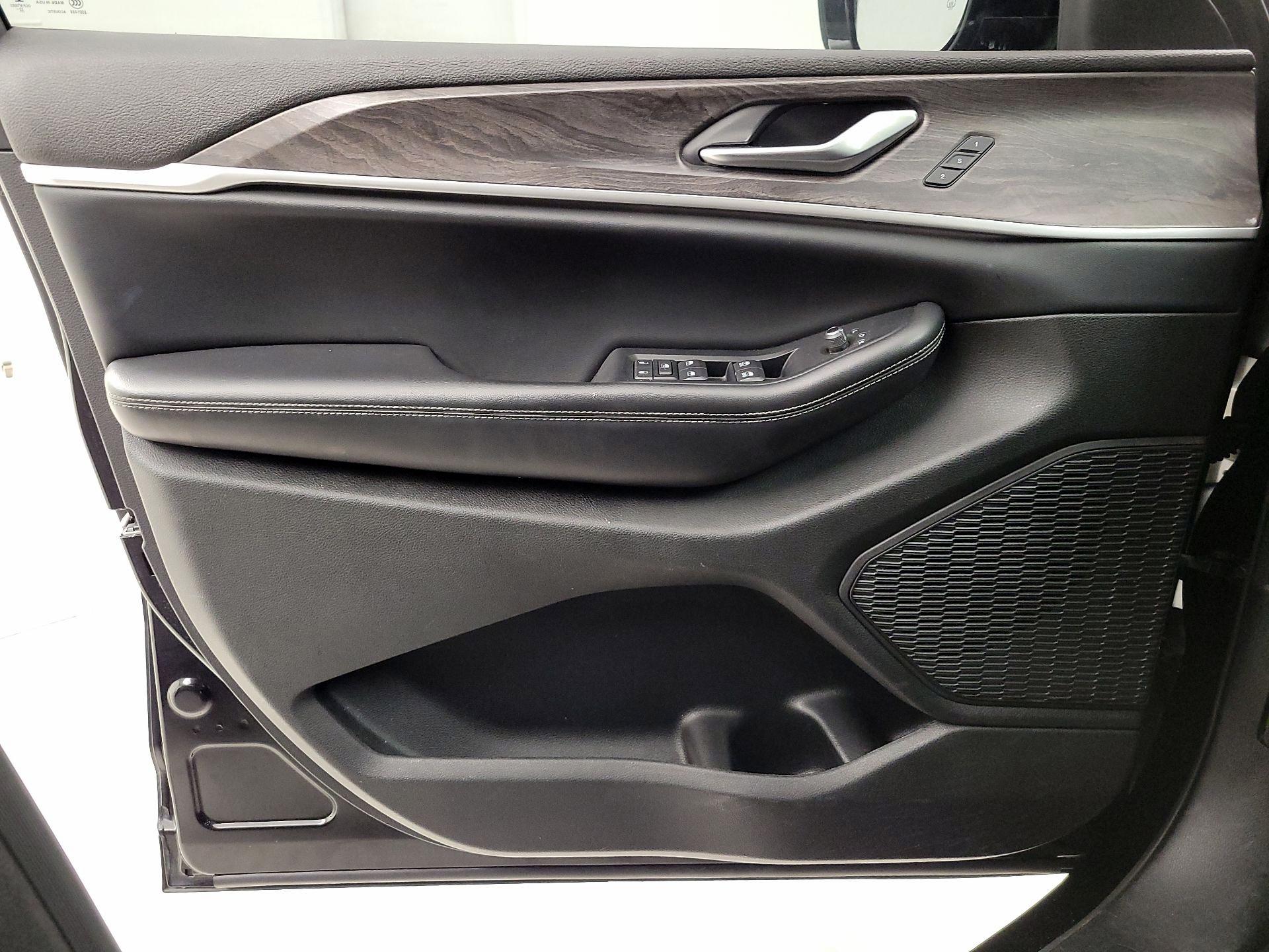 Thumbnail: 2023 Jeep Grand Cherokee - 12