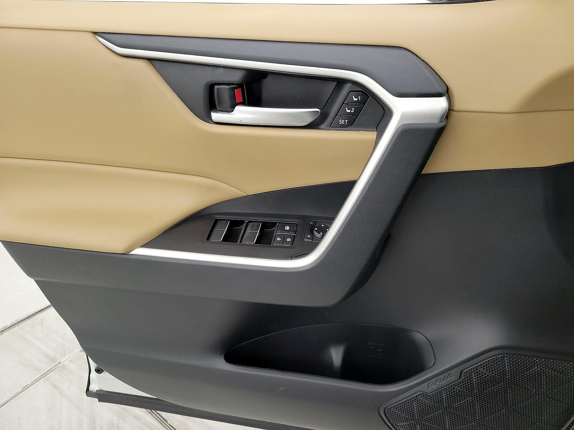 Thumbnail: 2021 Toyota RAV4 - 12