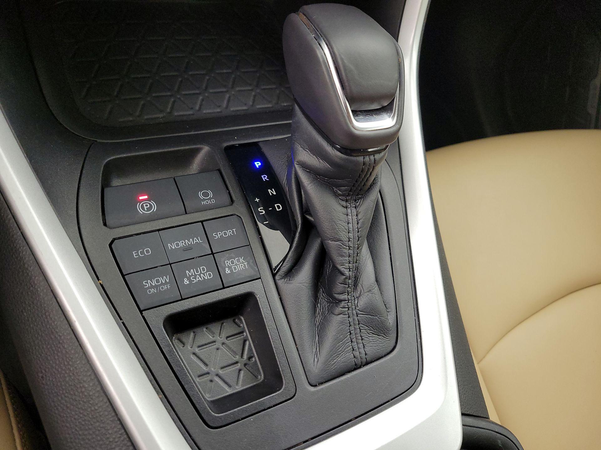 Thumbnail: 2021 Toyota RAV4 - 15