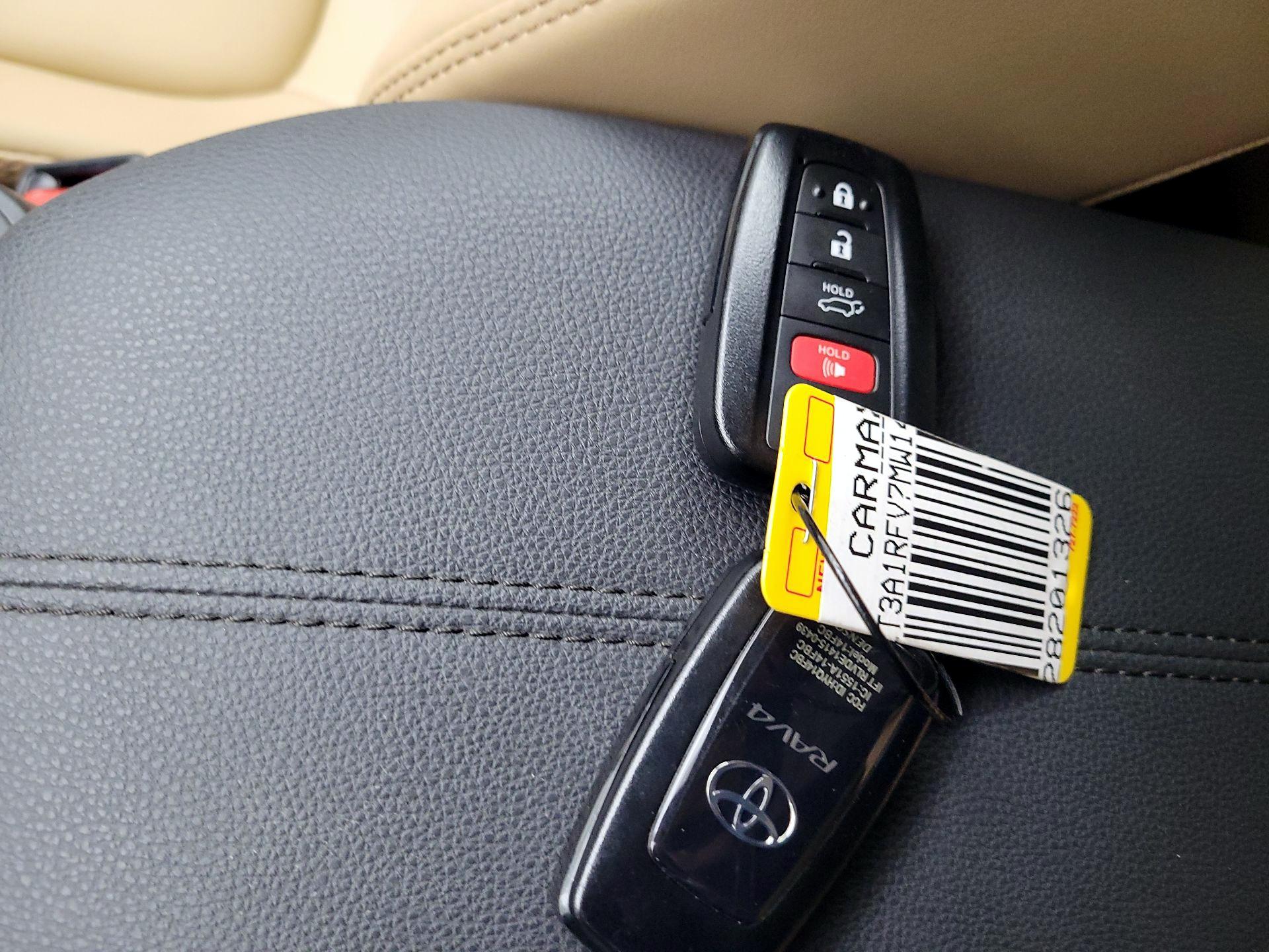 Thumbnail: 2021 Toyota RAV4 - 18