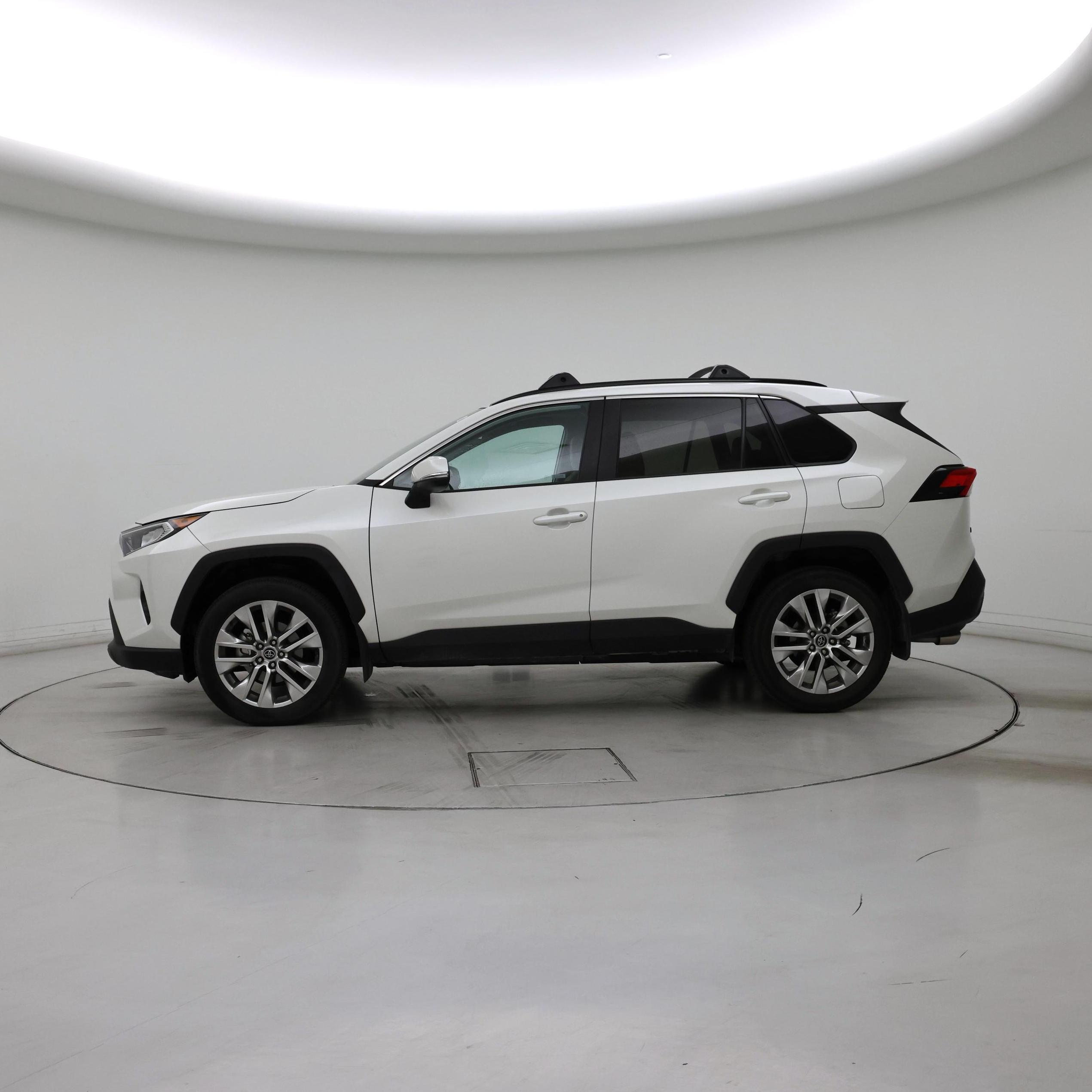 Thumbnail: 2021 Toyota RAV4 - 3