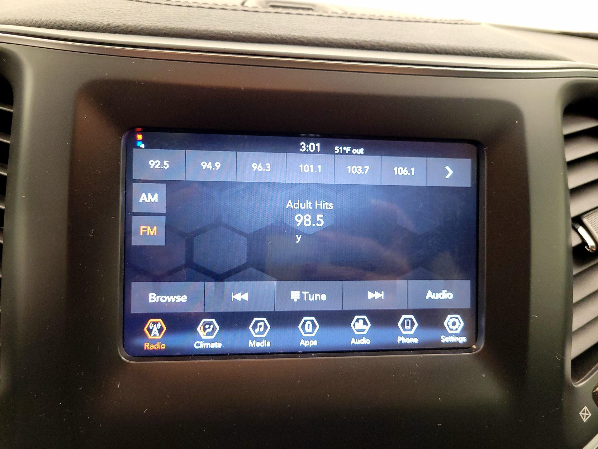 Thumbnail: 2019 Jeep Cherokee - 15