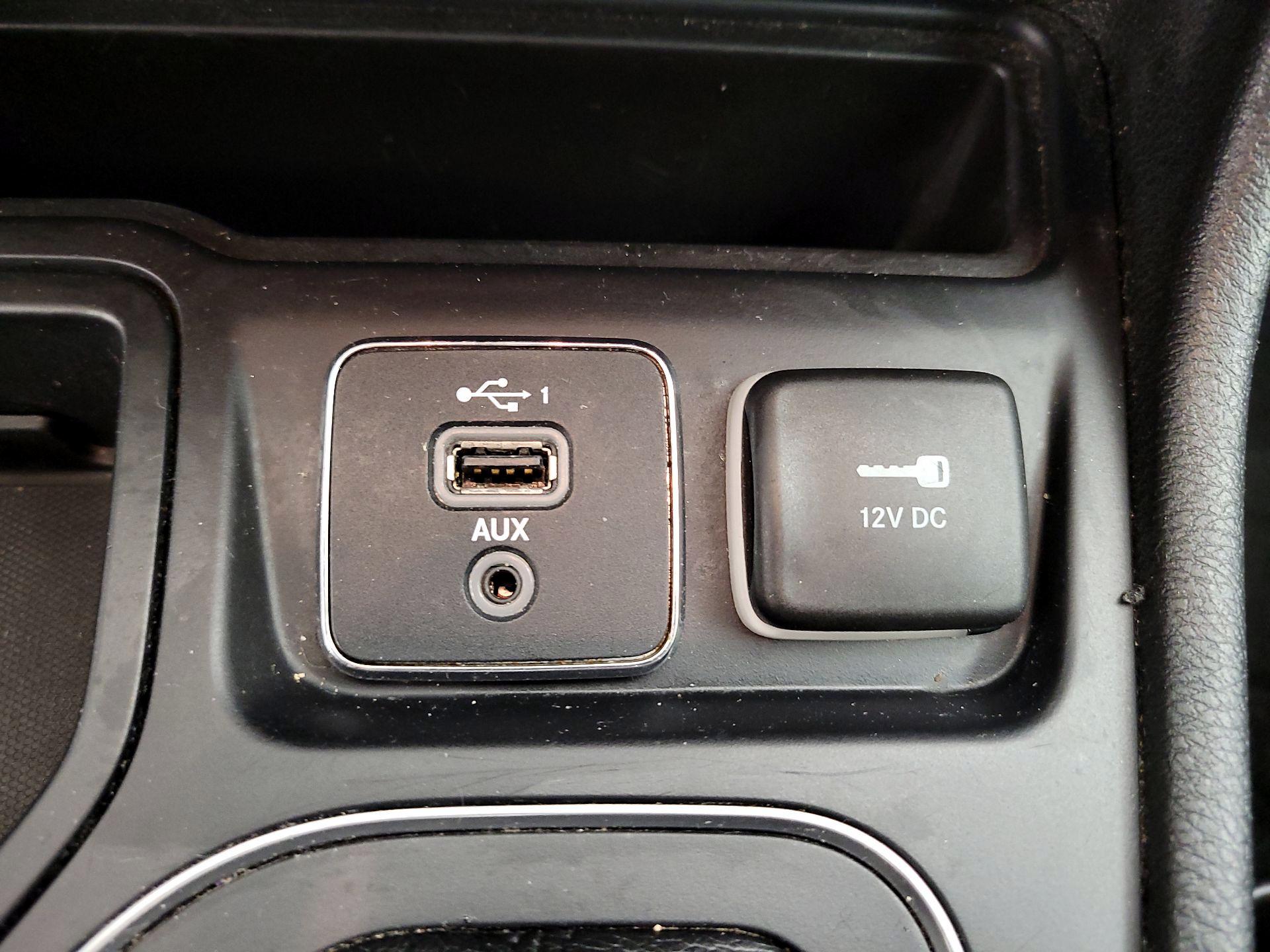 Thumbnail: 2019 Jeep Cherokee - 18