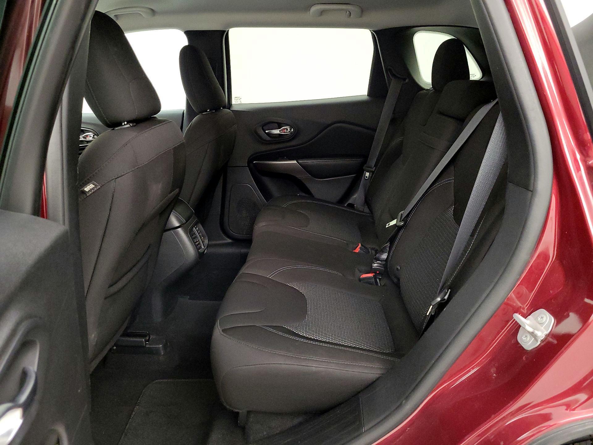 Thumbnail: 2019 Jeep Cherokee - 19