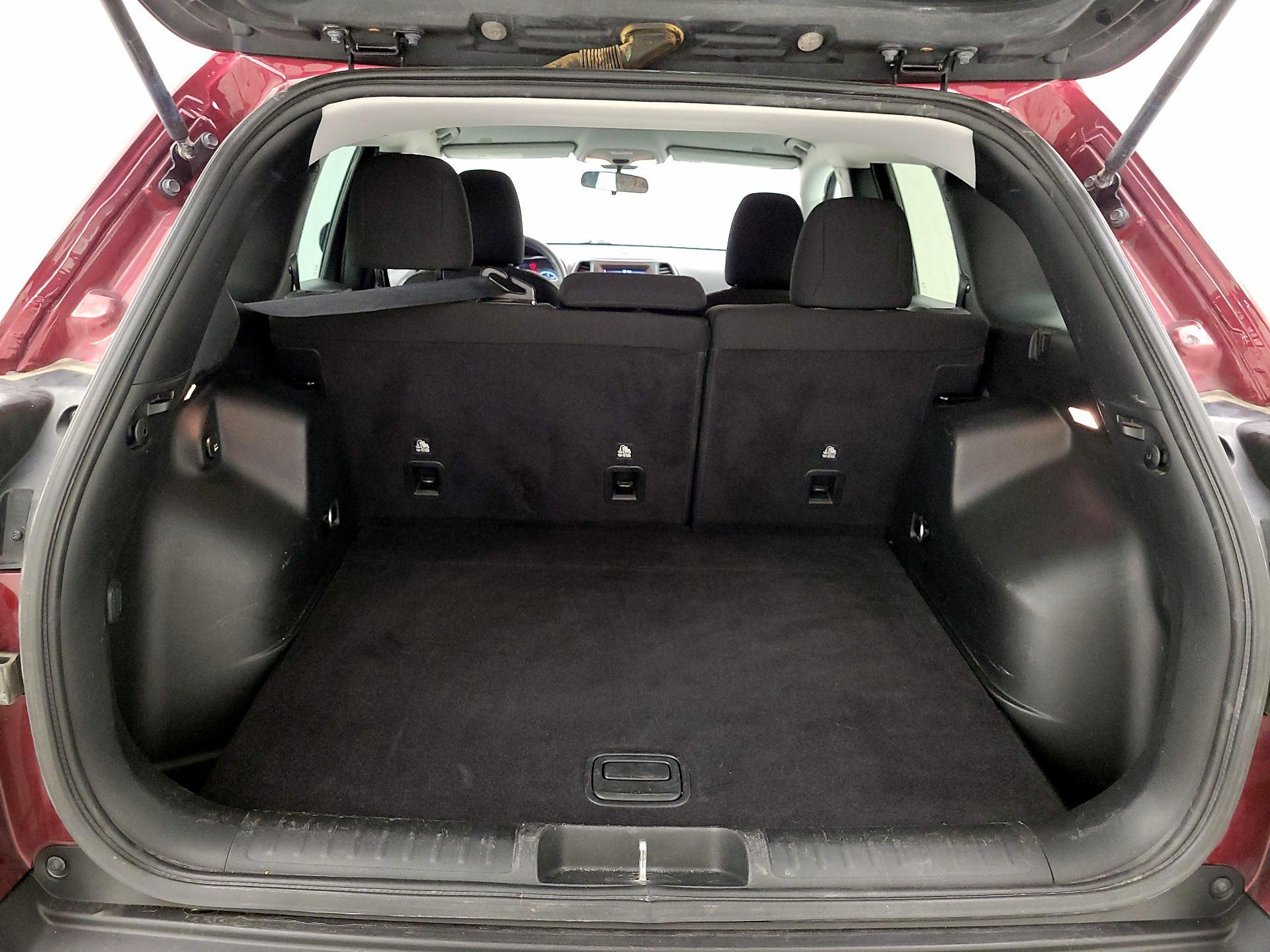 Thumbnail: 2019 Jeep Cherokee - 20