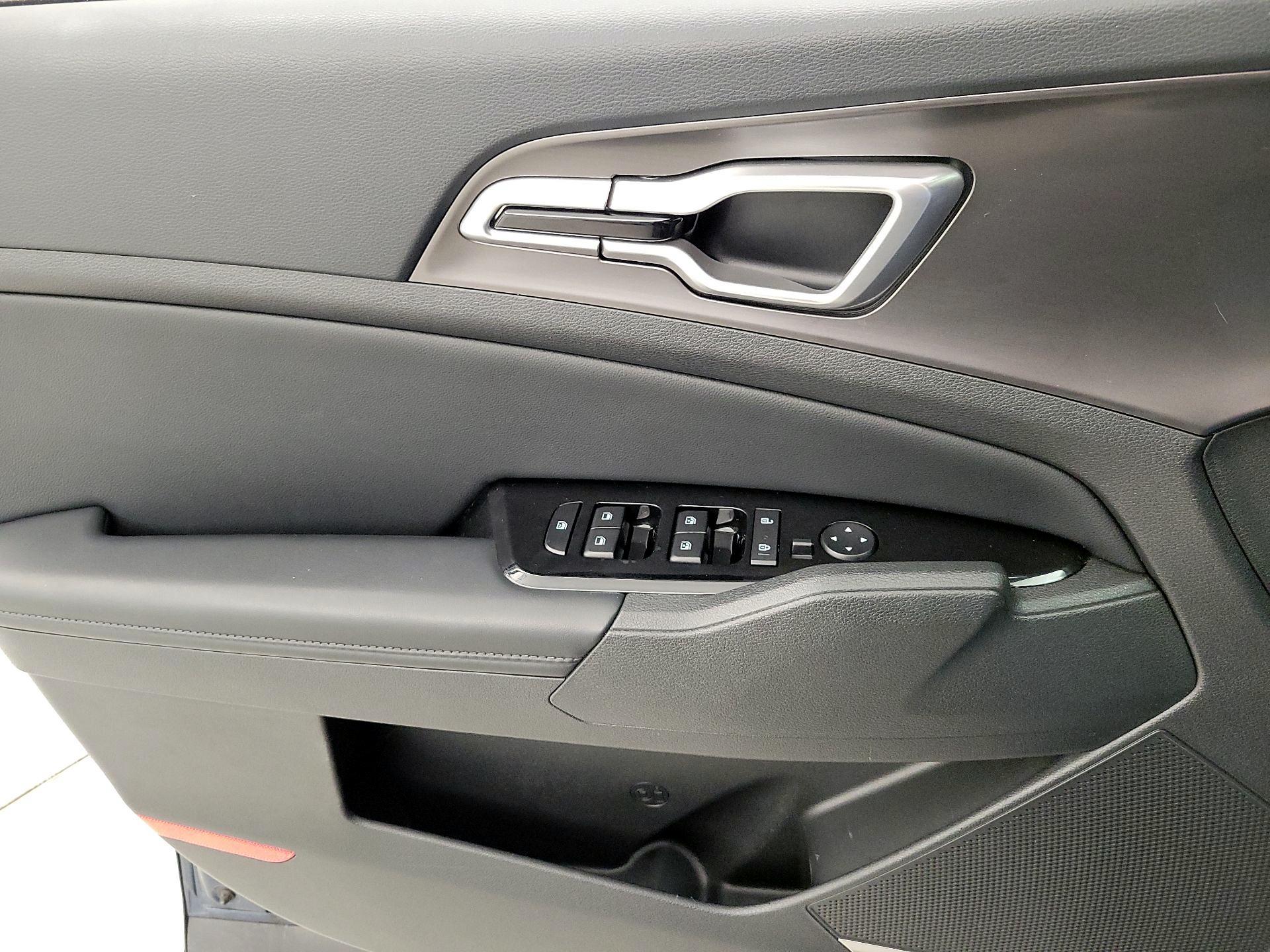 Thumbnail: 2023 Kia Sportage - 12