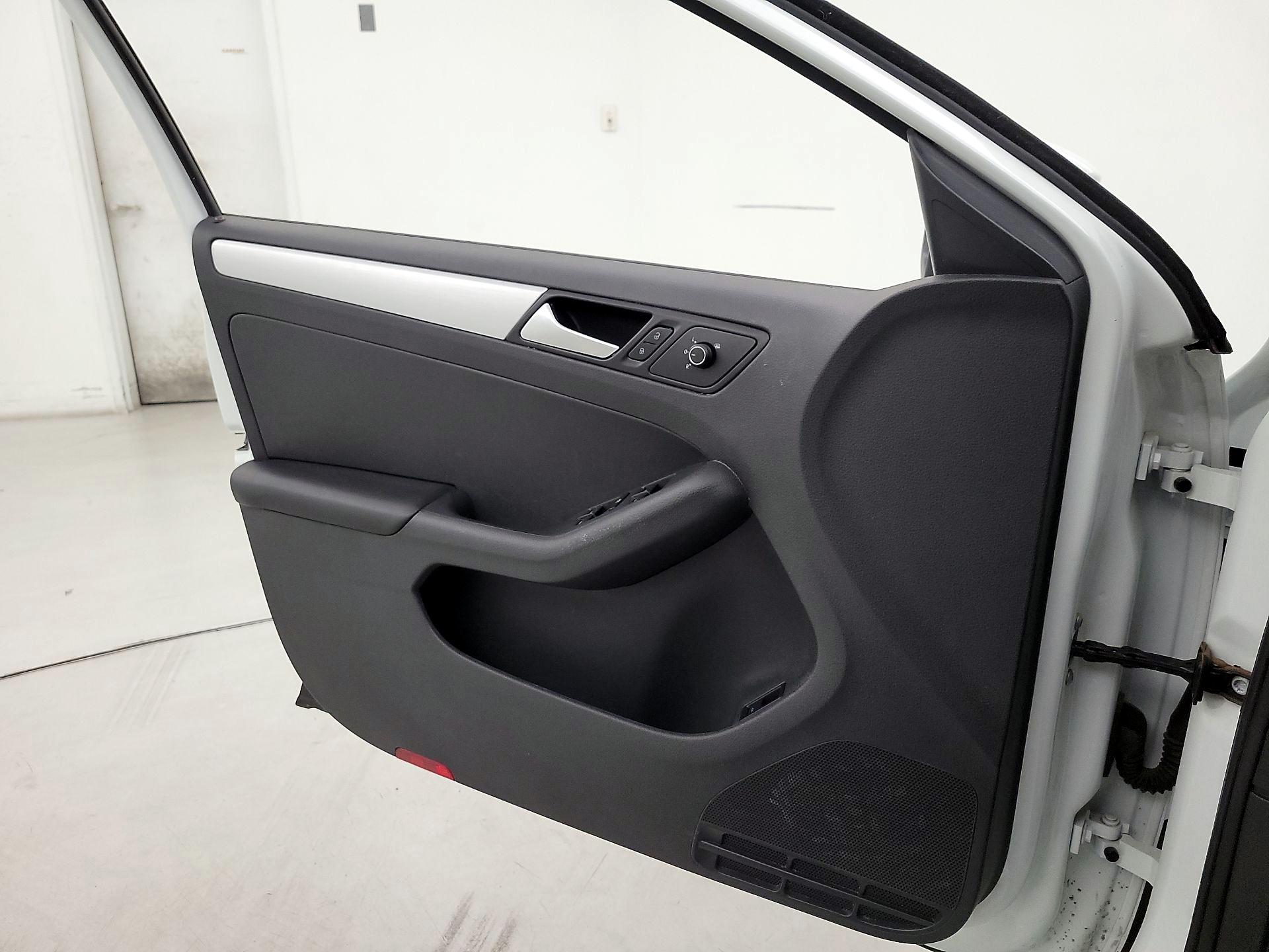 Thumbnail: 2018 Volkswagen Jetta - 12