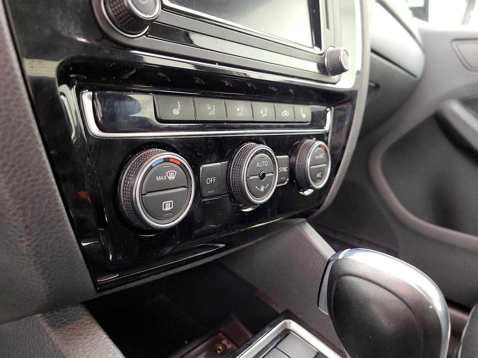 Thumbnail: 2018 Volkswagen Jetta - 17