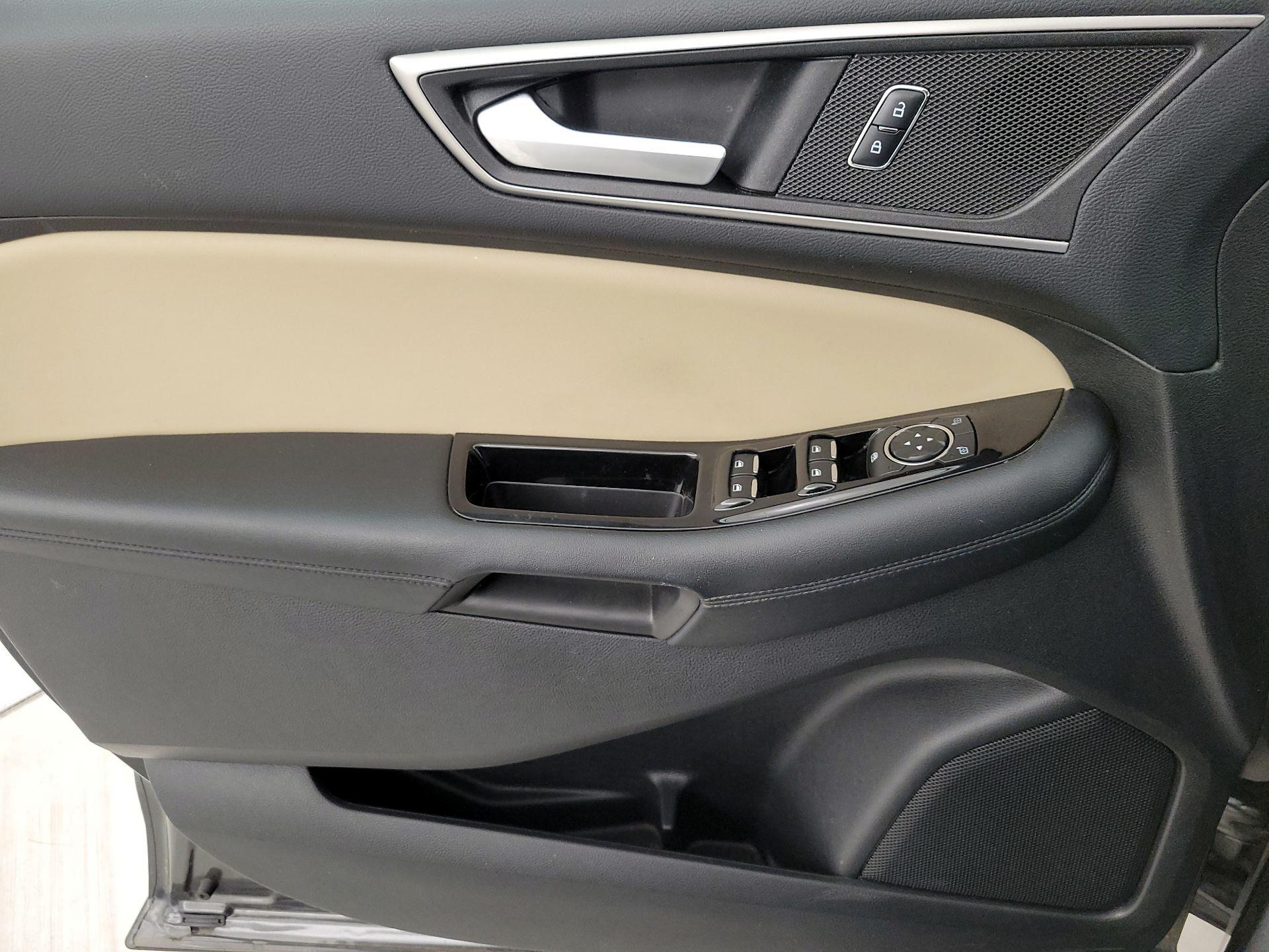 Thumbnail: 2016 Ford Edge - 12