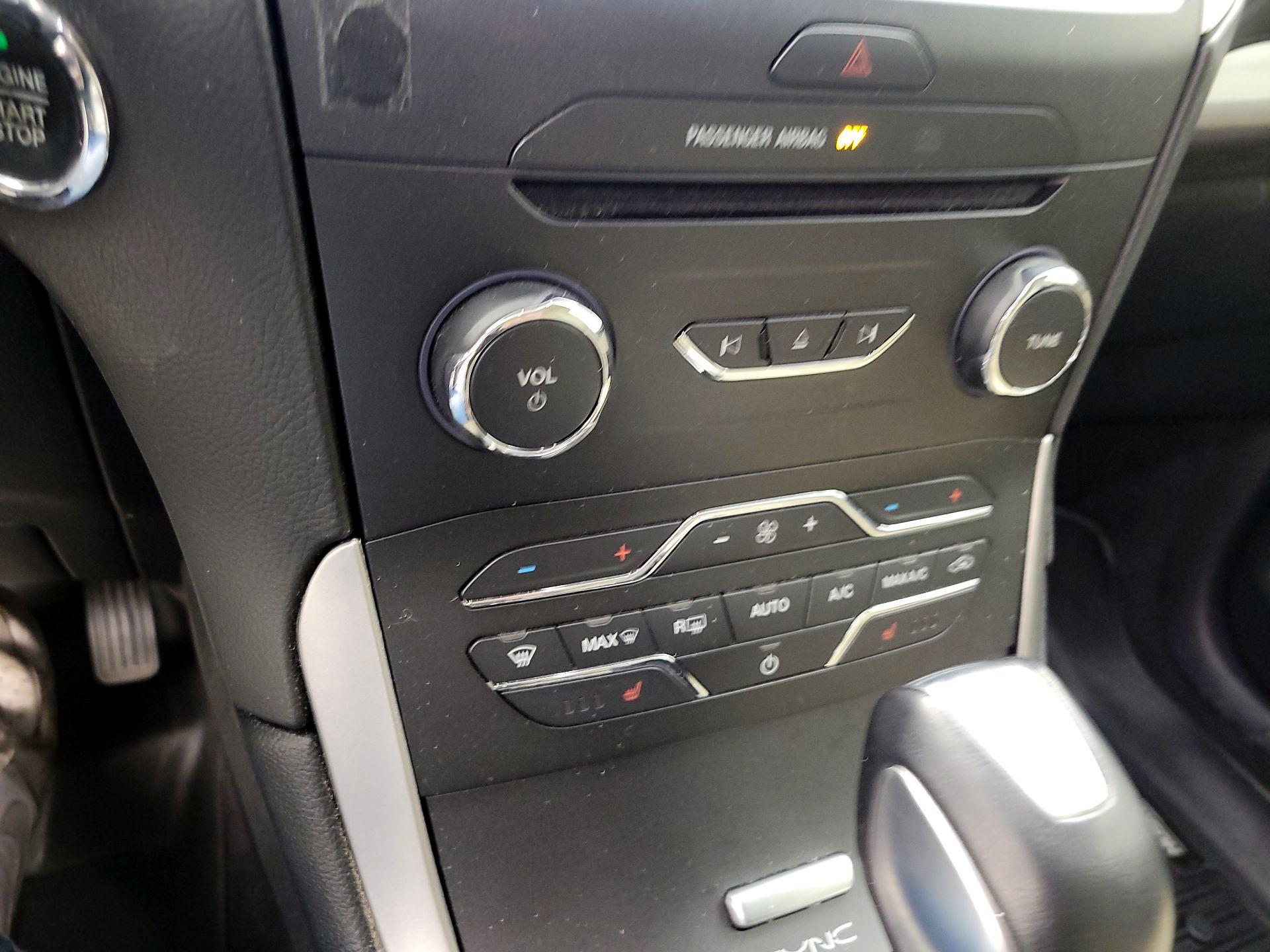 Thumbnail: 2016 Ford Edge - 14