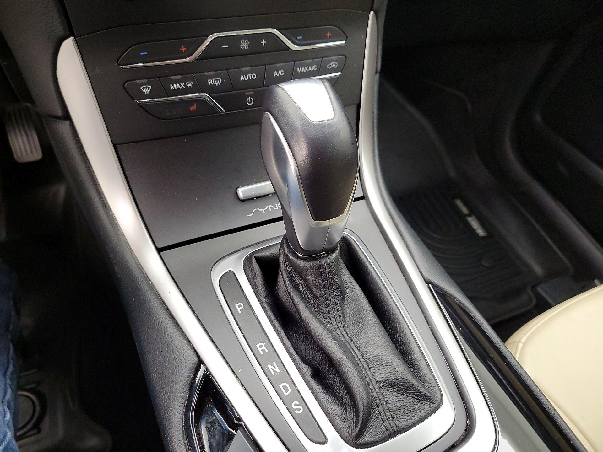 Thumbnail: 2016 Ford Edge - 15