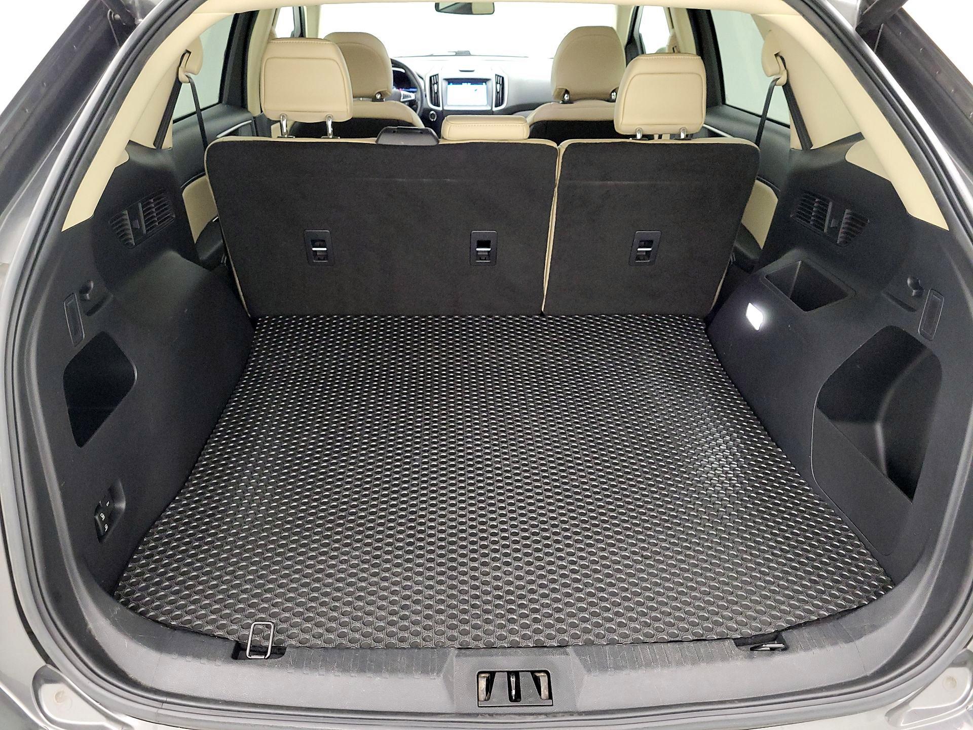 Thumbnail: 2016 Ford Edge - 16