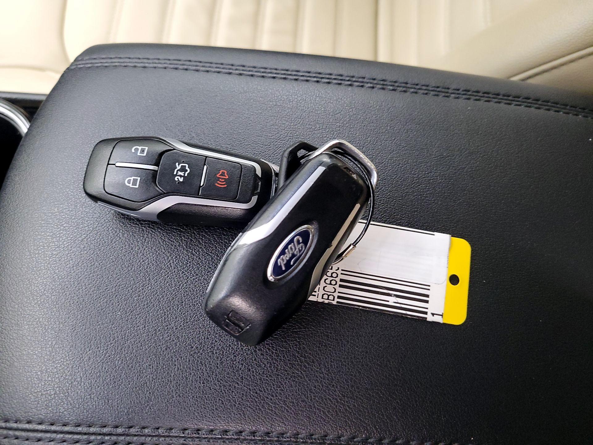 Thumbnail: 2016 Ford Edge - 18