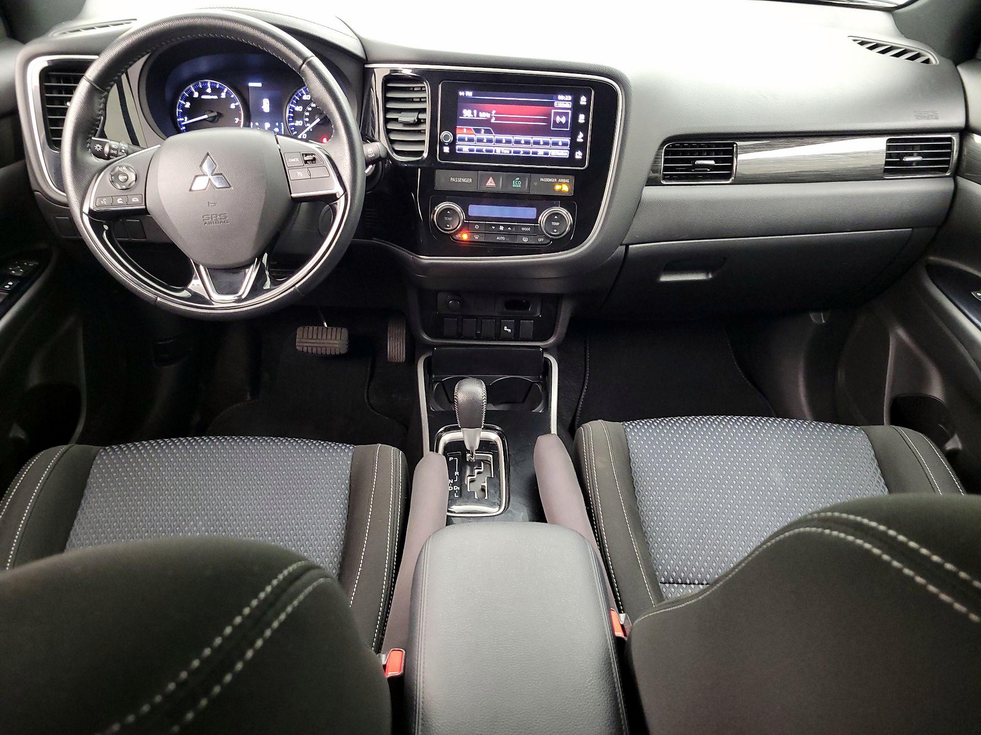 Thumbnail: 2018 Mitsubishi Outlander - 9