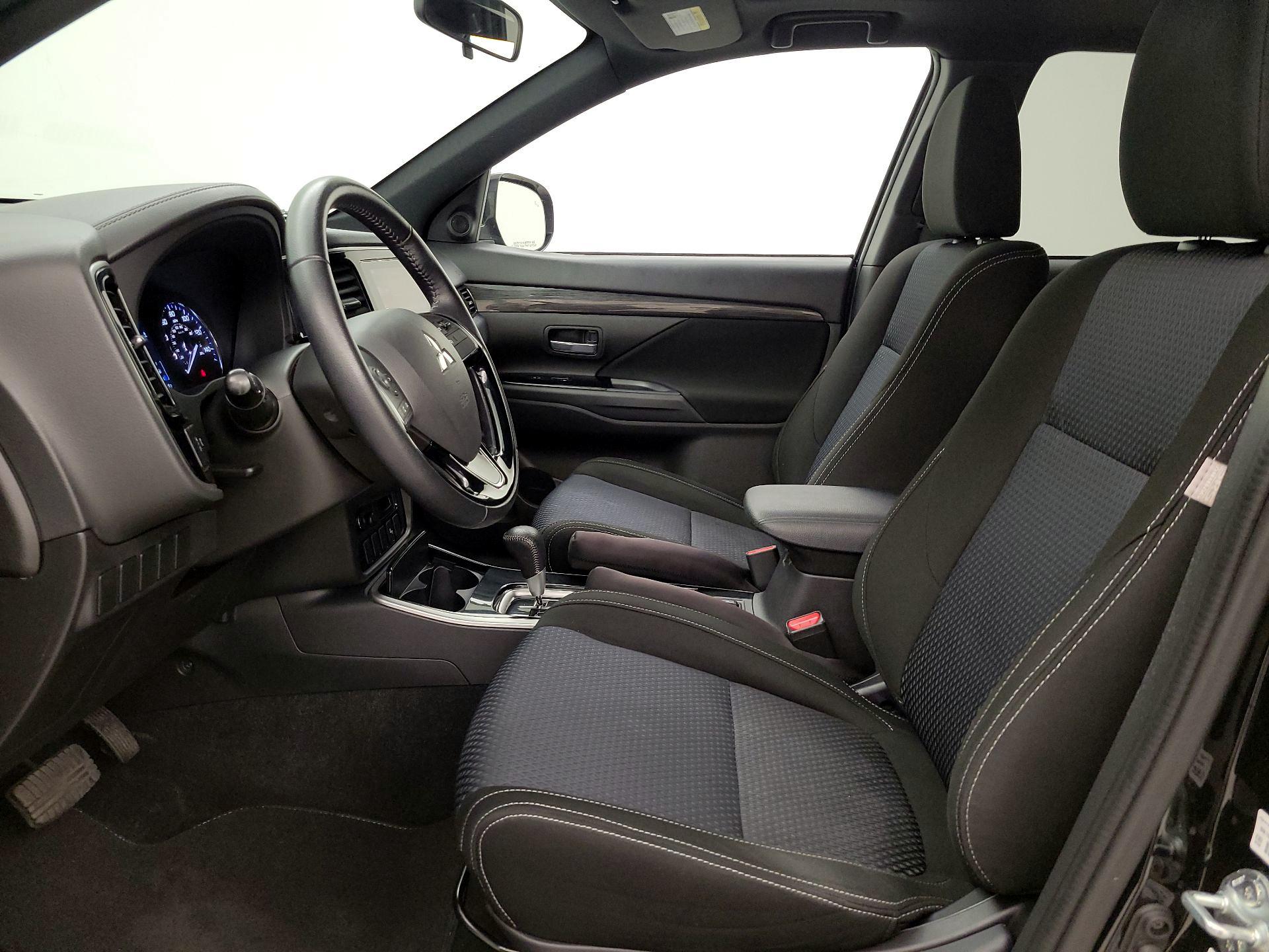 Thumbnail: 2018 Mitsubishi Outlander - 11