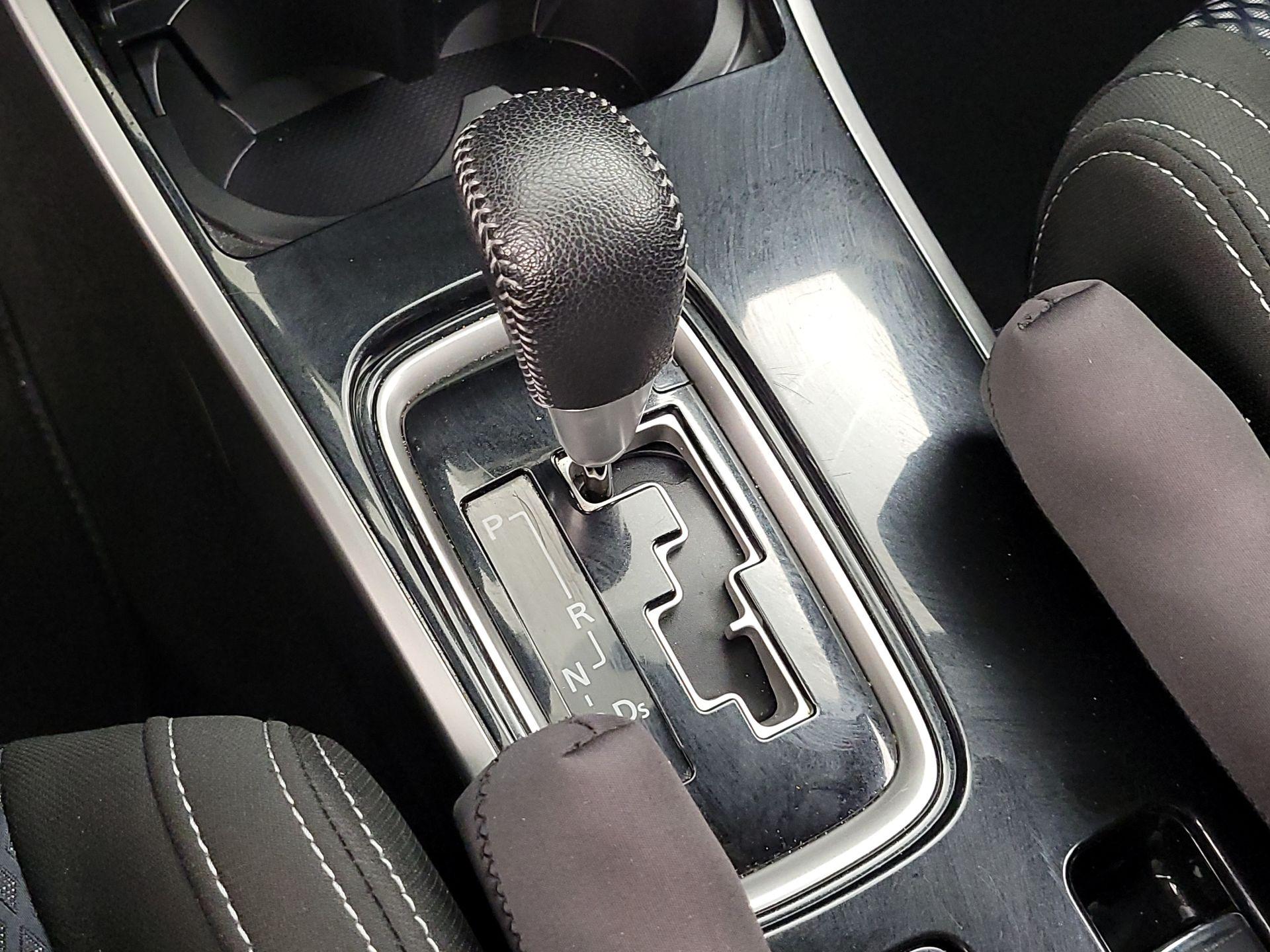 Thumbnail: 2018 Mitsubishi Outlander - 15