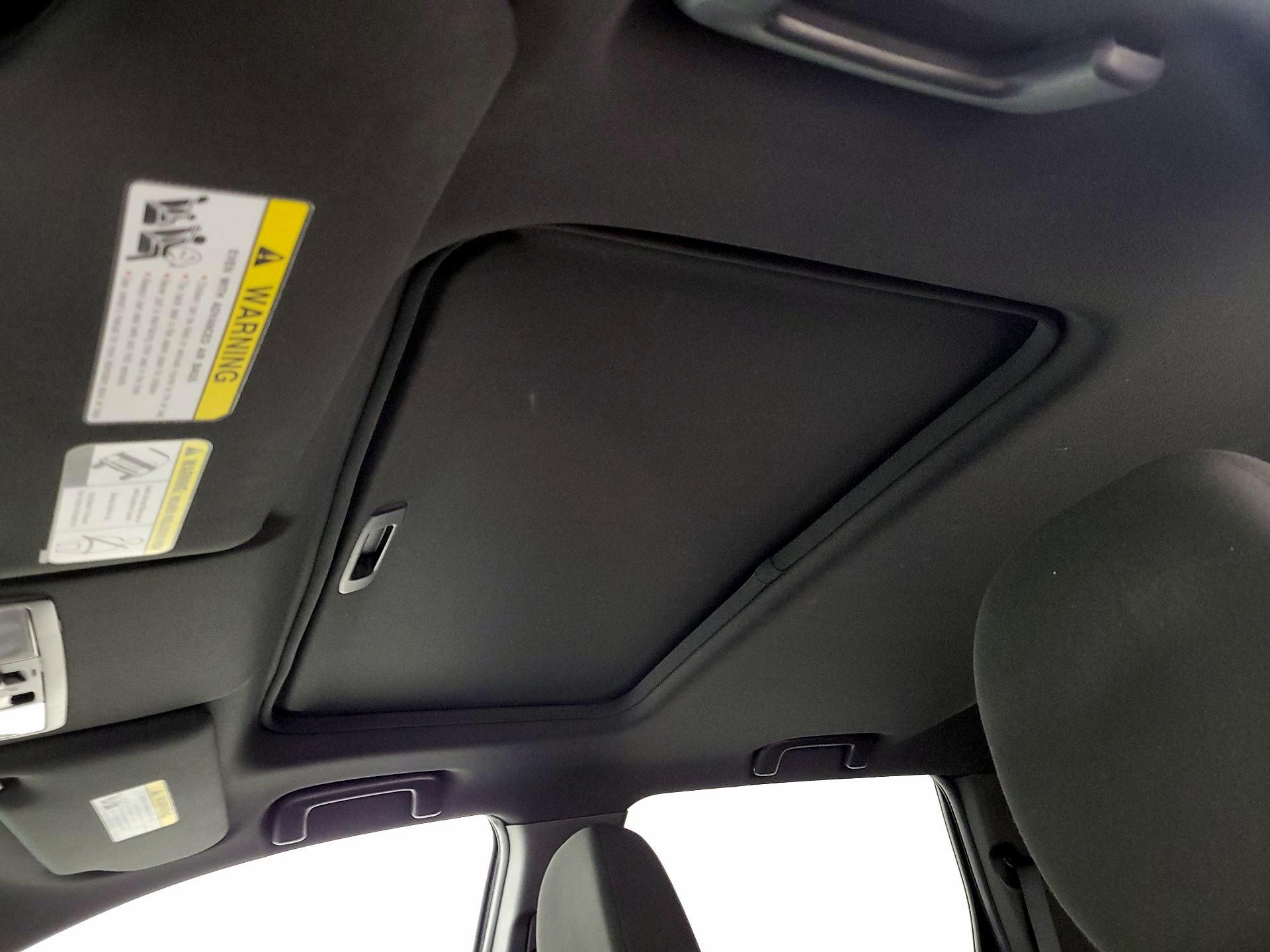 Thumbnail: 2018 Mitsubishi Outlander - 16