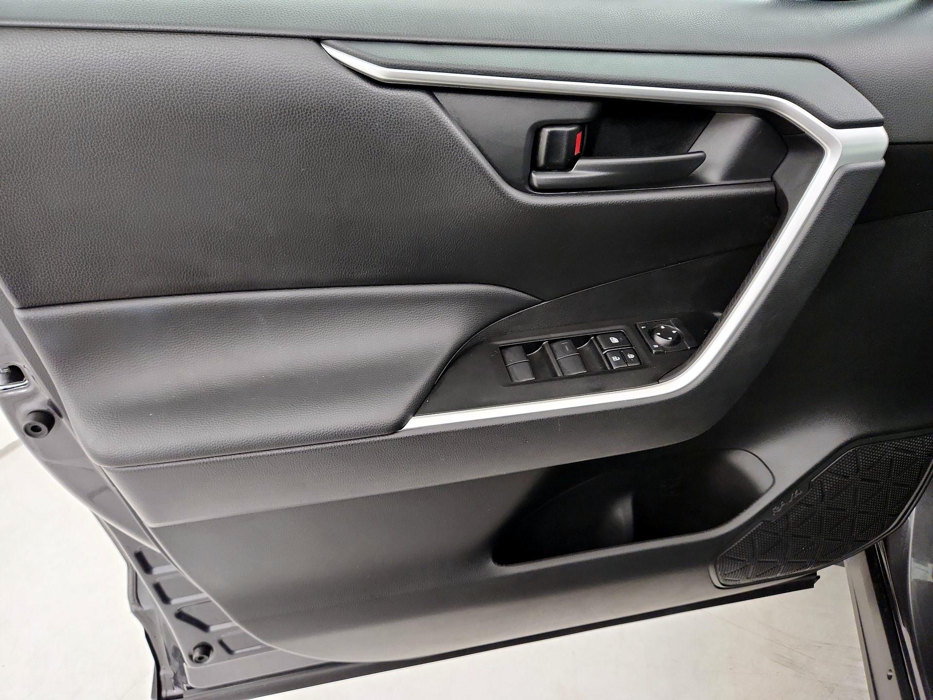 Thumbnail: 2025 Toyota RAV4 - 12