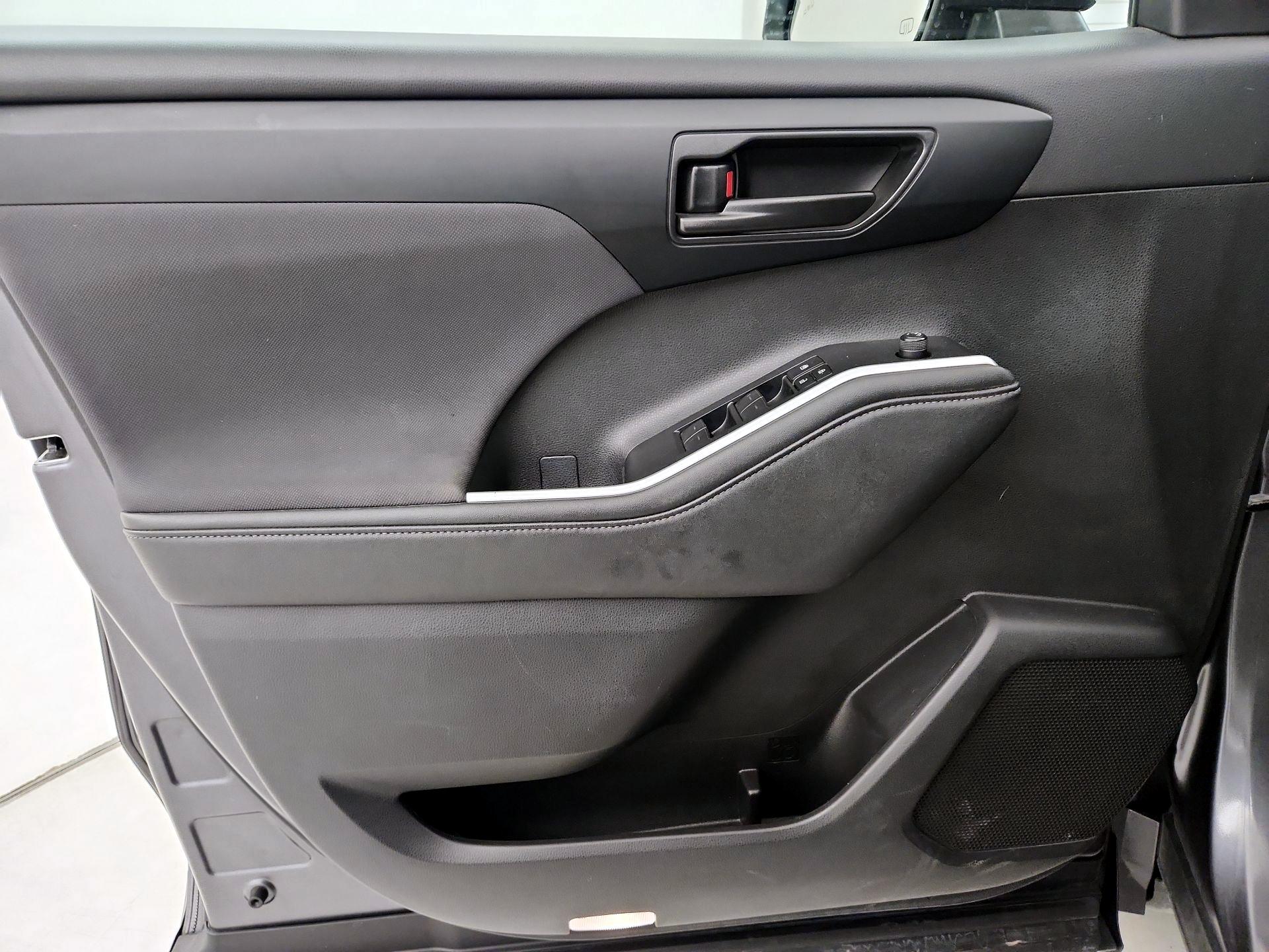 Thumbnail: 2024 Toyota Highlander - 12