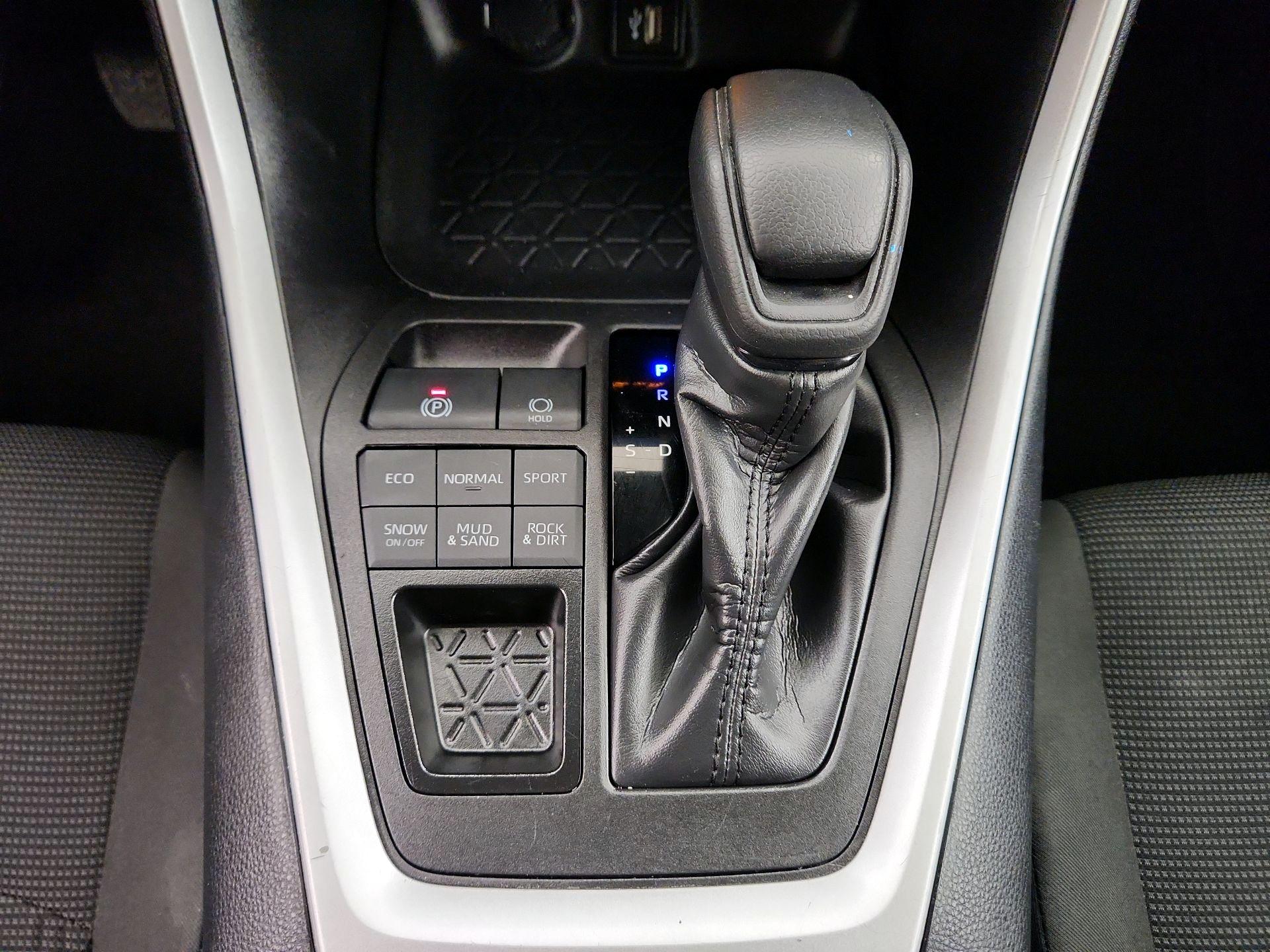 Thumbnail: 2024 Toyota RAV4 - 16