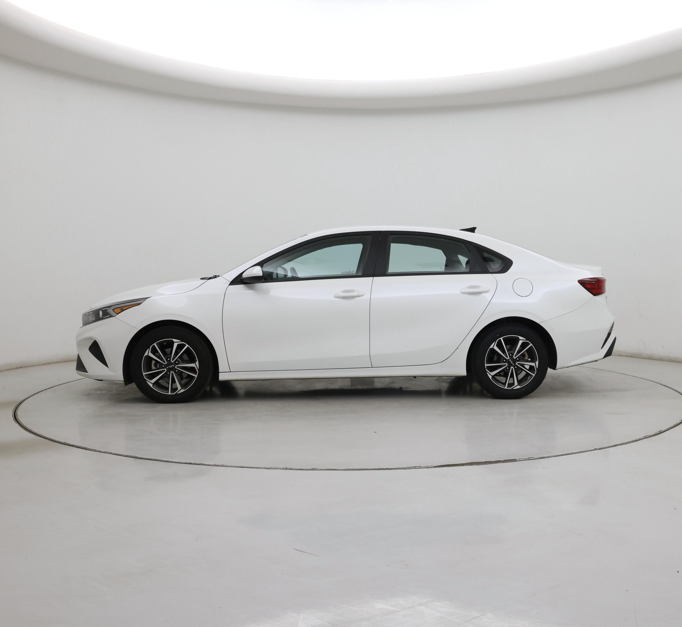 Thumbnail: 2023 Kia Forte - 3