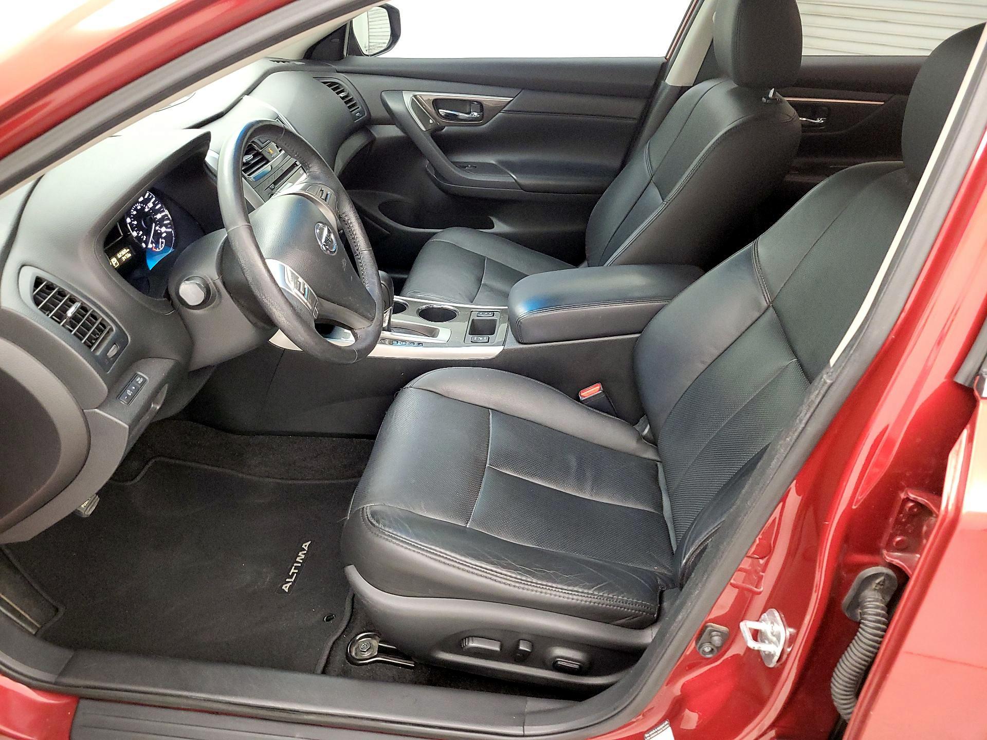 Thumbnail: 2015 Nissan Altima - 11