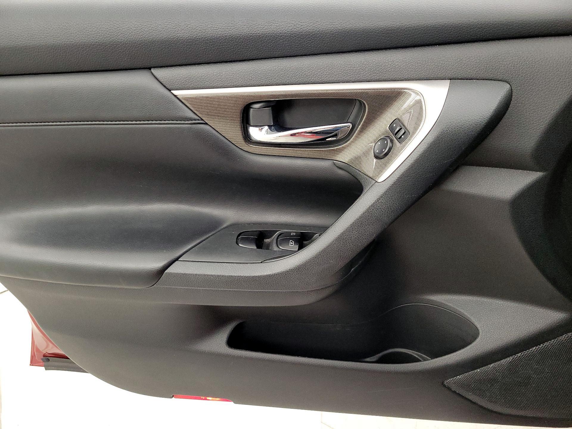 Thumbnail: 2015 Nissan Altima - 12