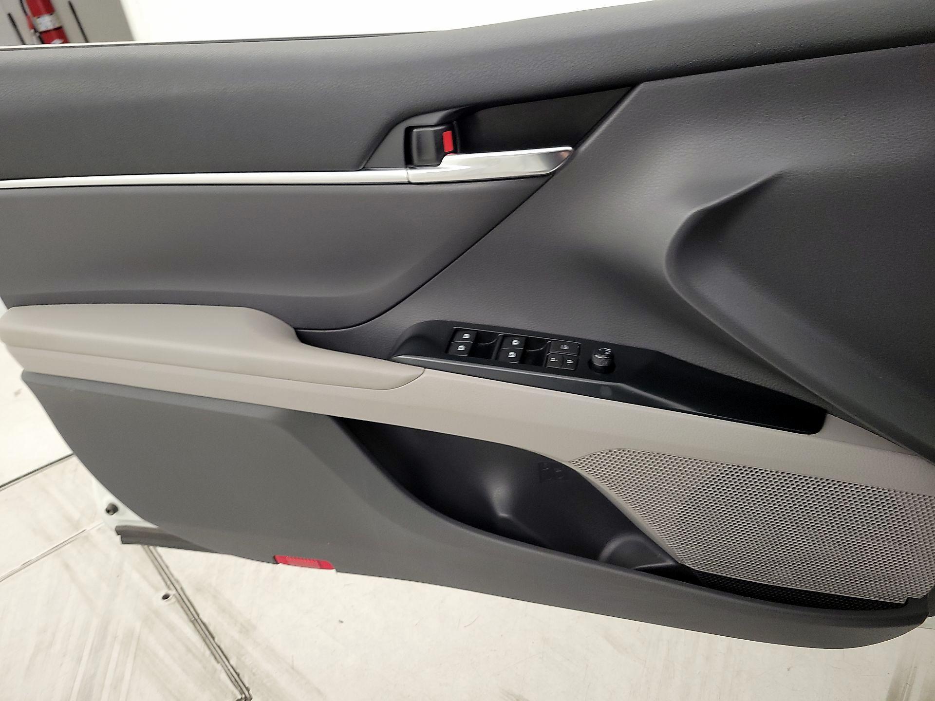 Thumbnail: 2020 Toyota Camry - 12