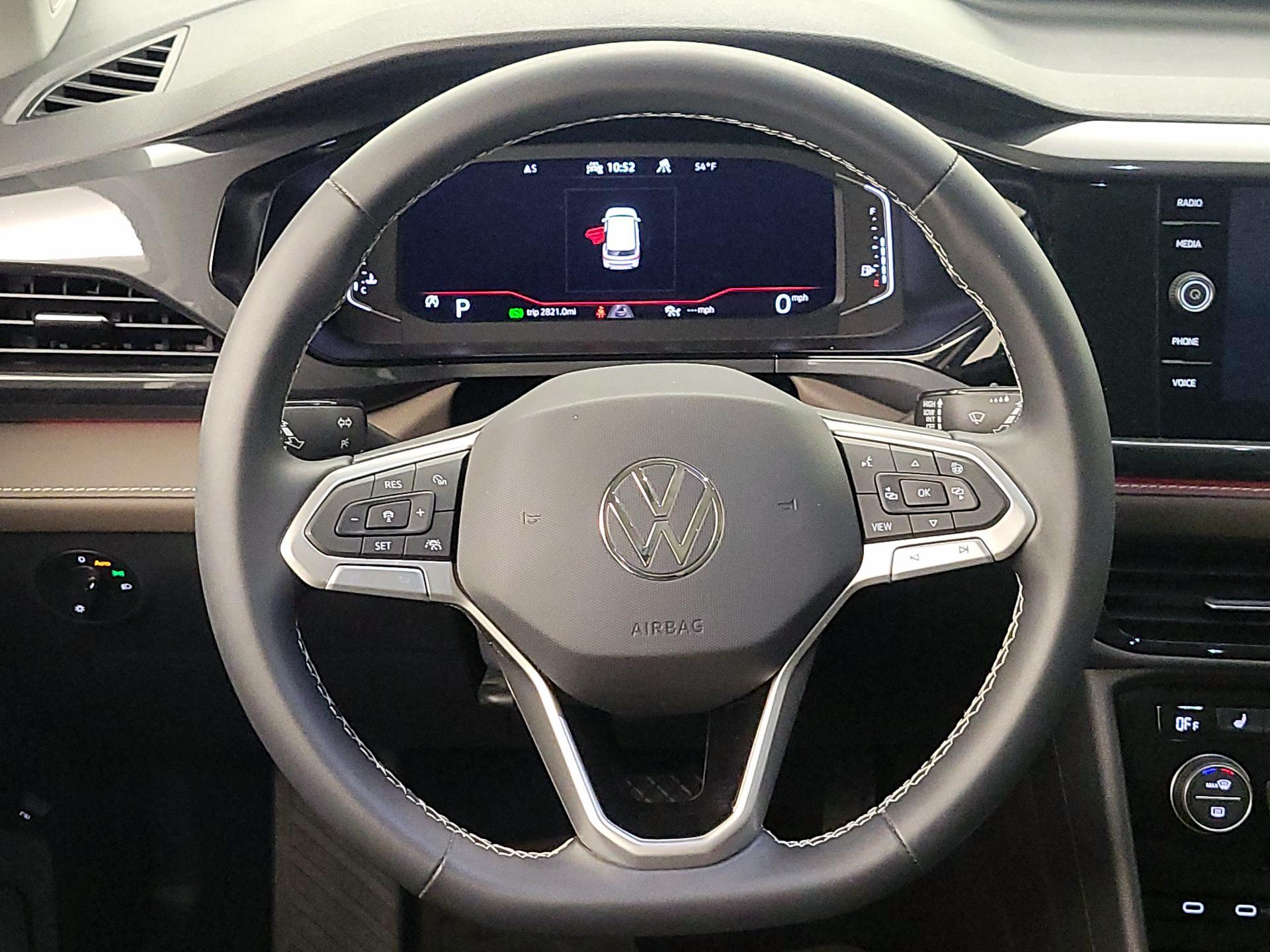 Thumbnail: 2023 Volkswagen Taos - 10